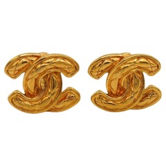 CHANEL Vintage Iconic Quilted CC Logo Clip On Earrings (Boucles d'oreilles à clip)