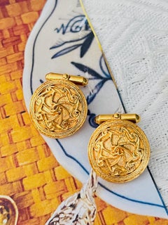 CHANEL Vintage Iconic Rare Gold Textured CC Coco Round Circle Spiral Cufflinks