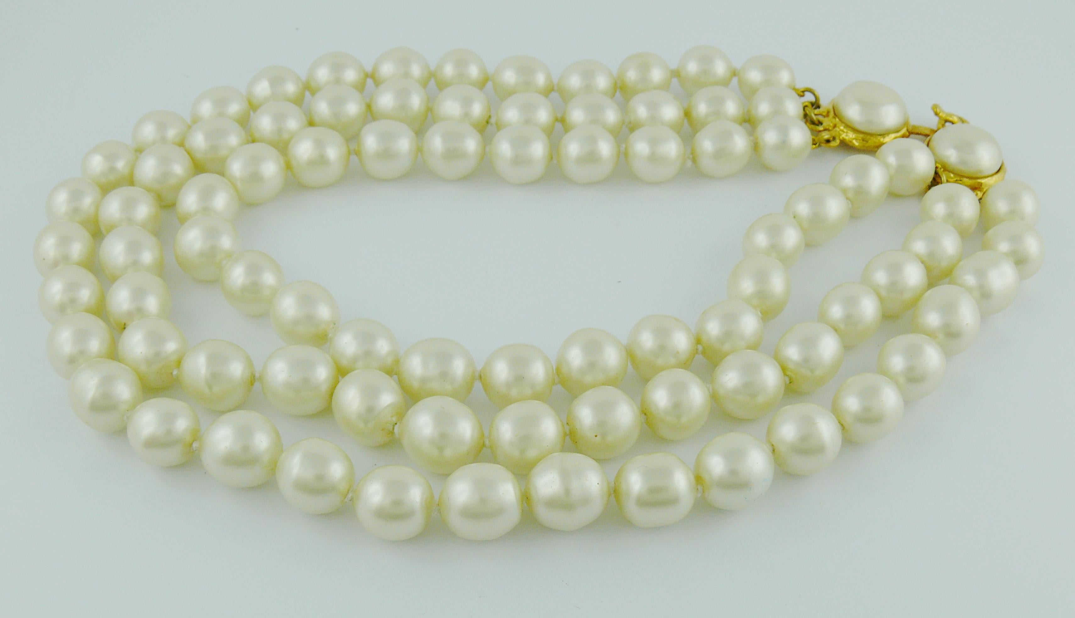 Chanel Vintage Iconic Triple Strand Pearl Necklace  In Excellent Condition In Nice, FR