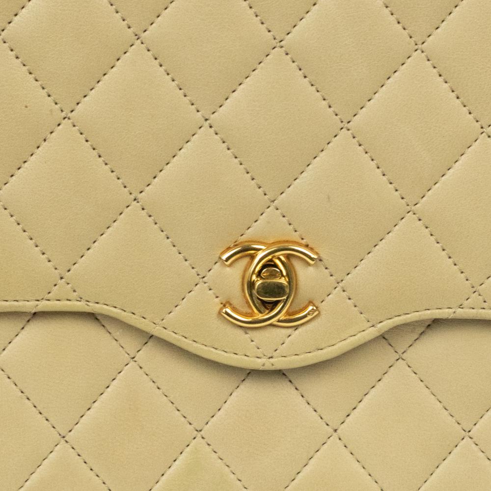 Chanel, Vintage in beige leather 11