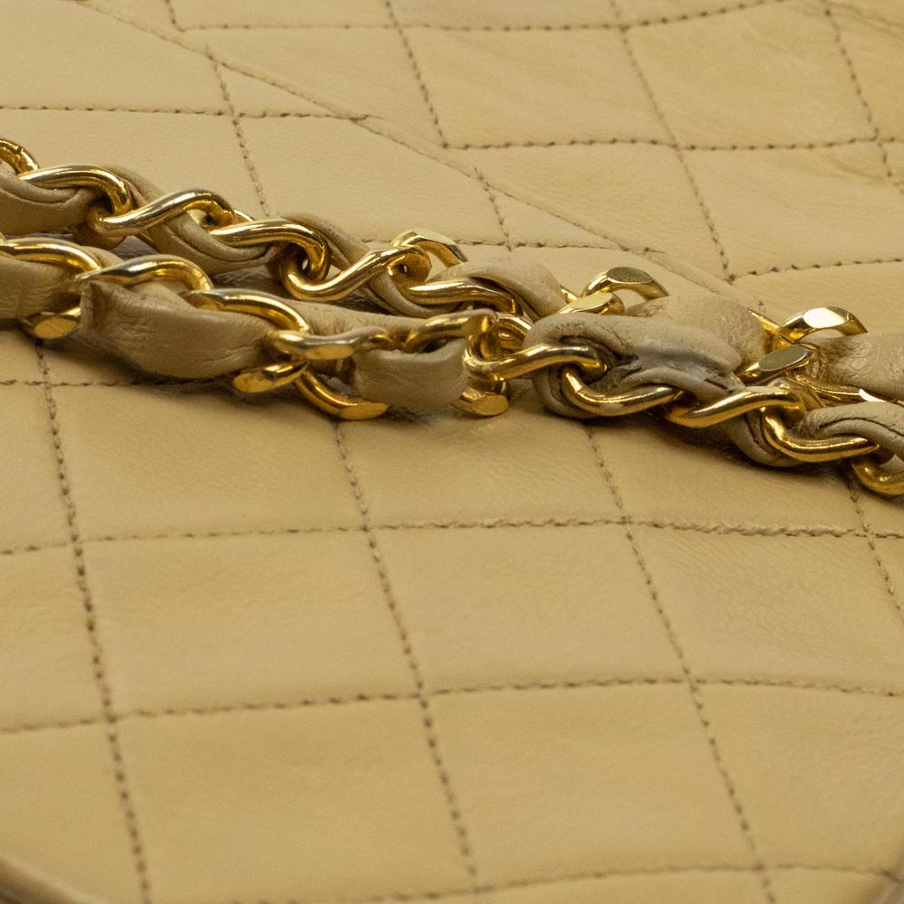 Chanel Vintage in beige leather 11