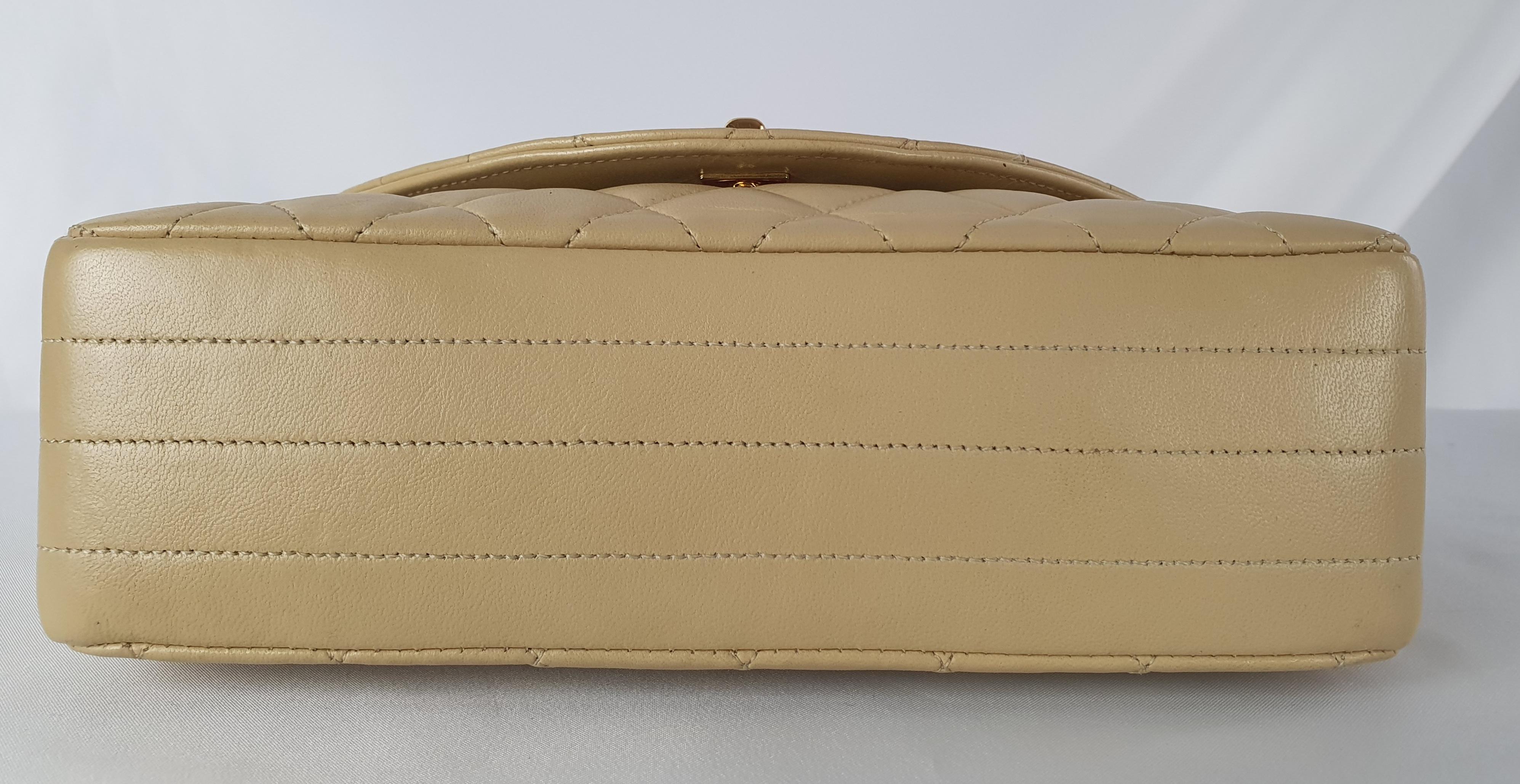 Chanel Vintage in beige leather In Good Condition In Clichy, FR
