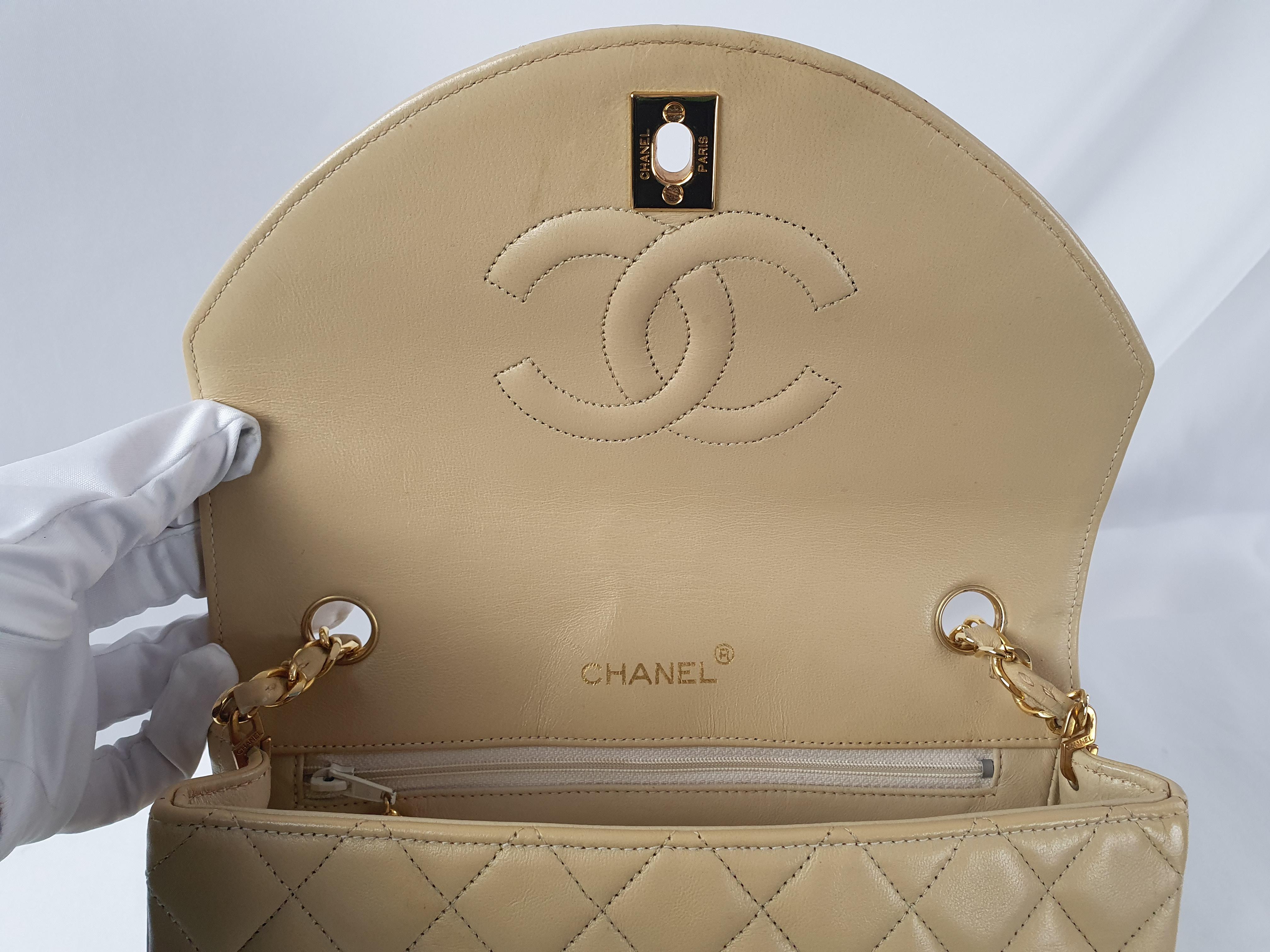 Chanel Vintage in beige leather 4