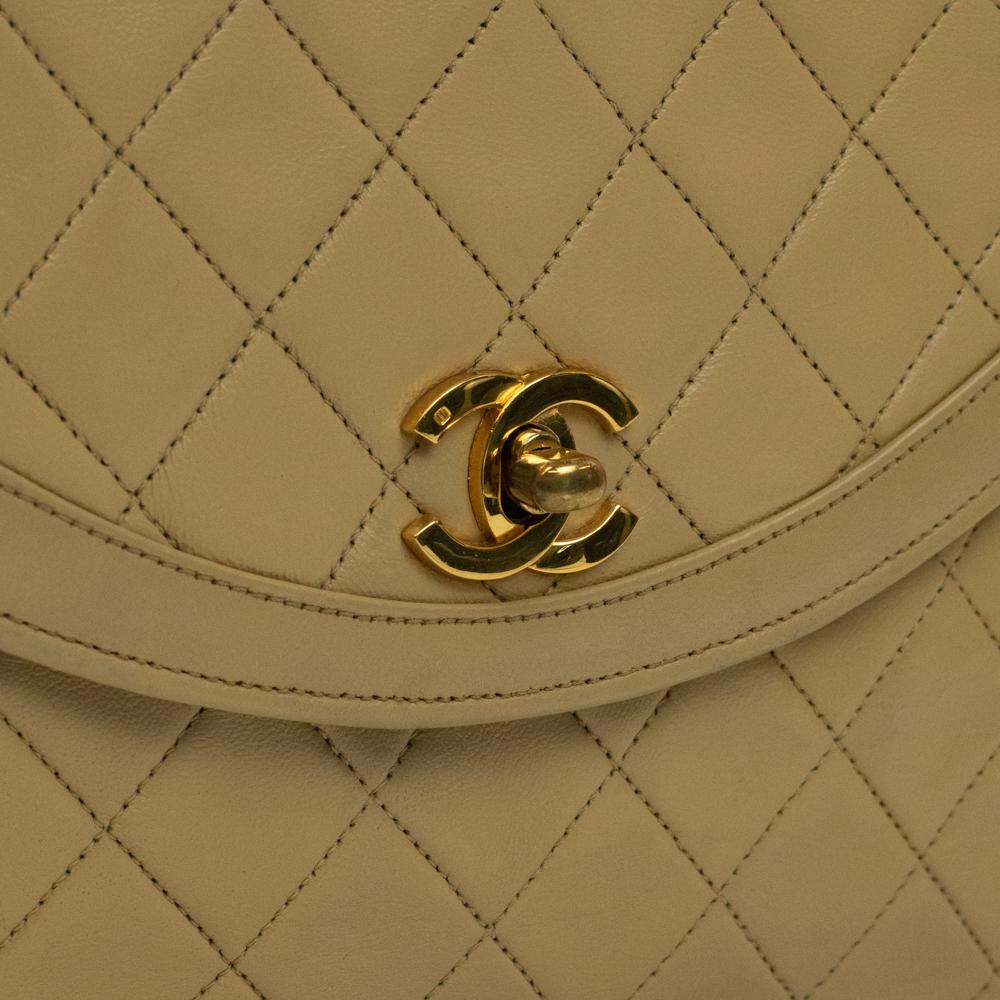 Chanel Vintage in beige leather 4