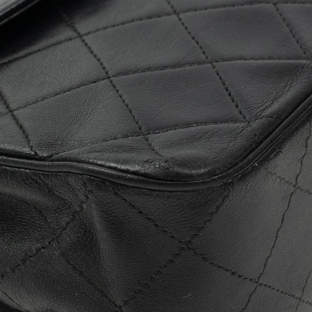 Chanel Vintage in black leather 5
