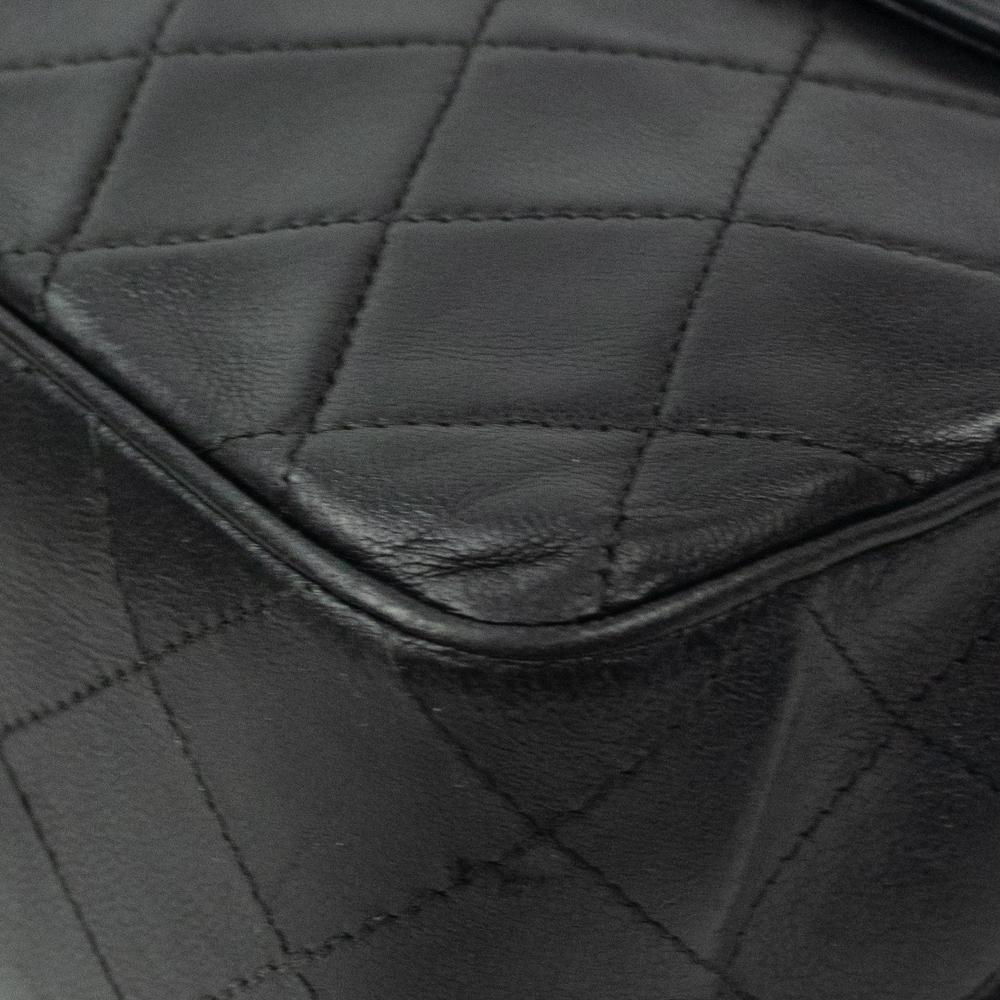 Chanel Vintage in black leather 6