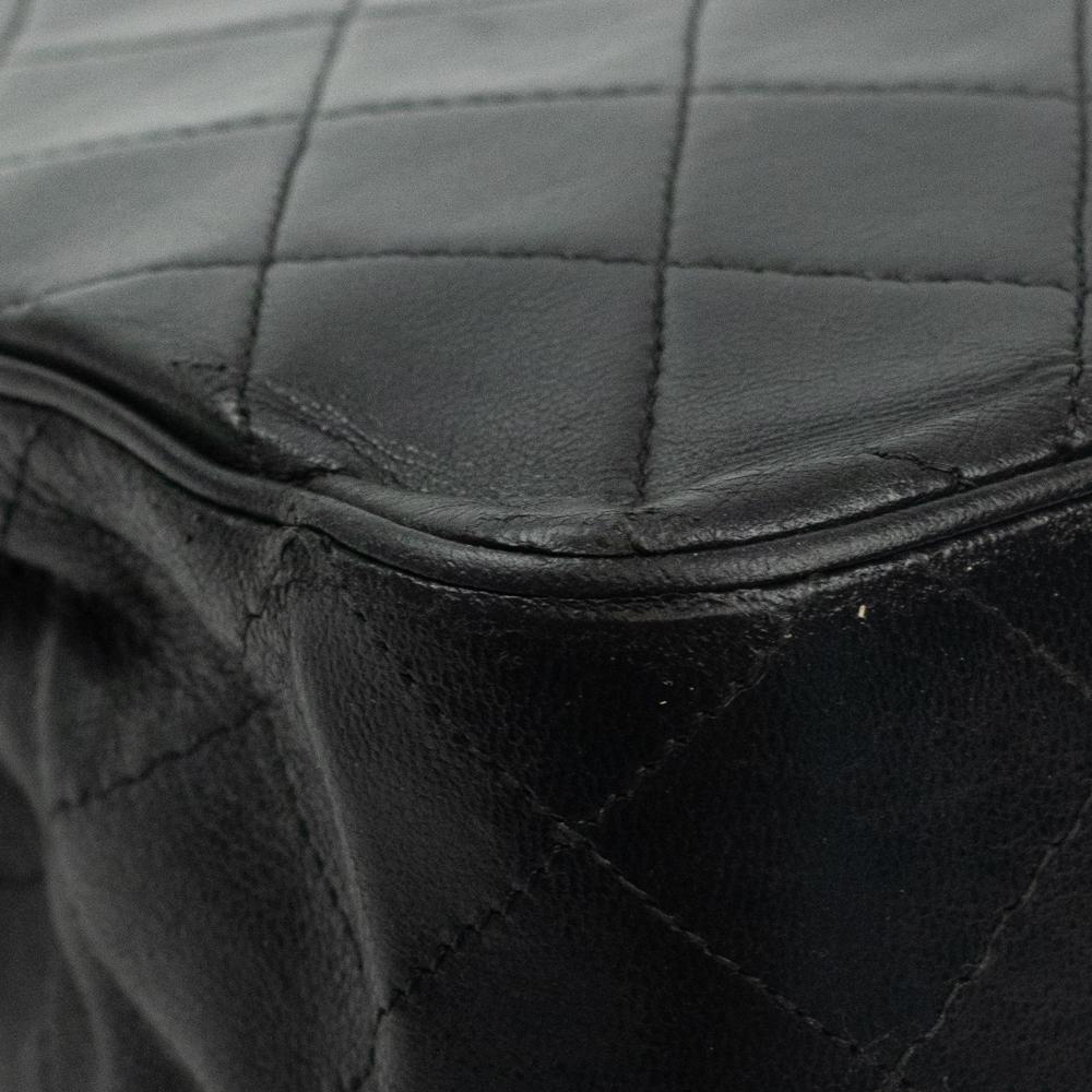 Chanel Vintage in black leather 7