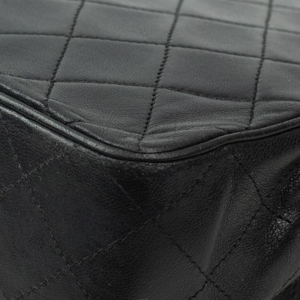 Chanel Vintage in black leather 8