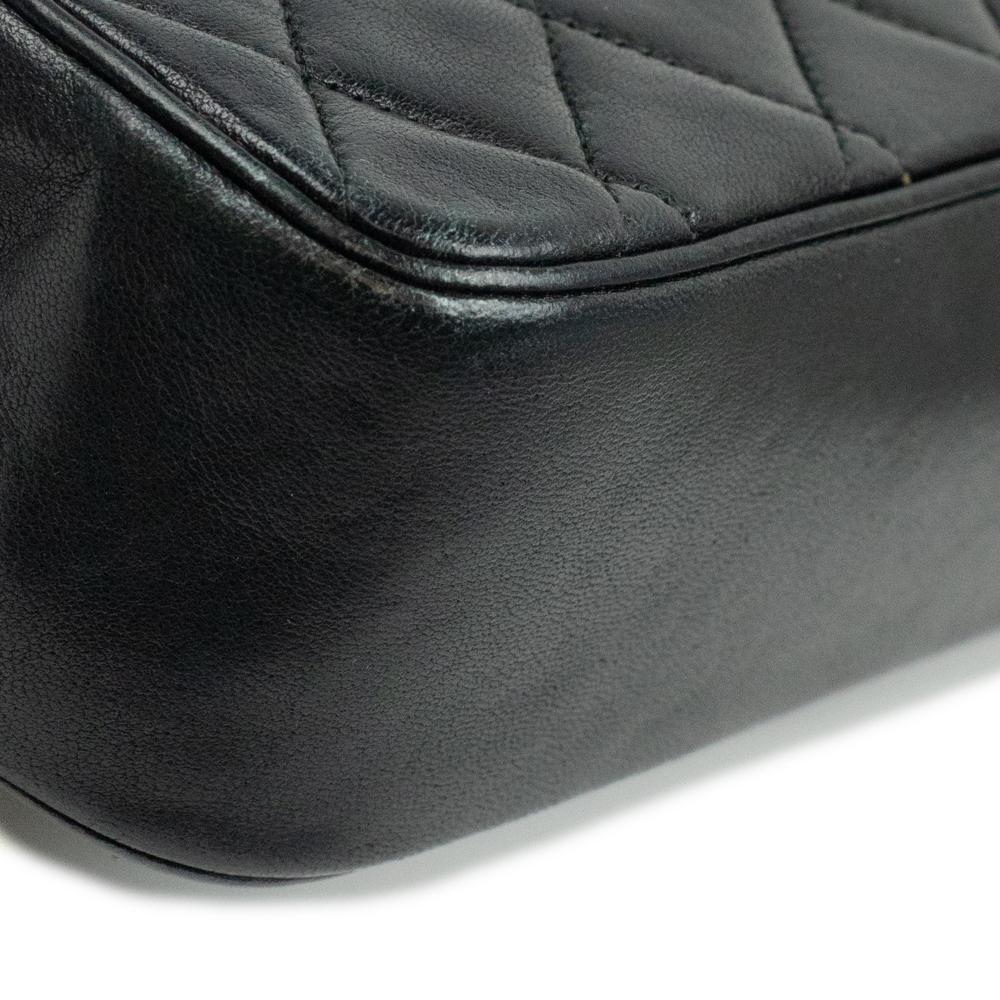 CHANEL, Vintage in black leather  10