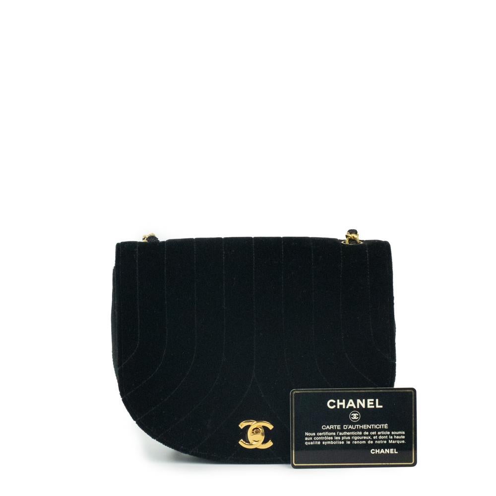 Chanel, Vintage in black velvet For Sale 6