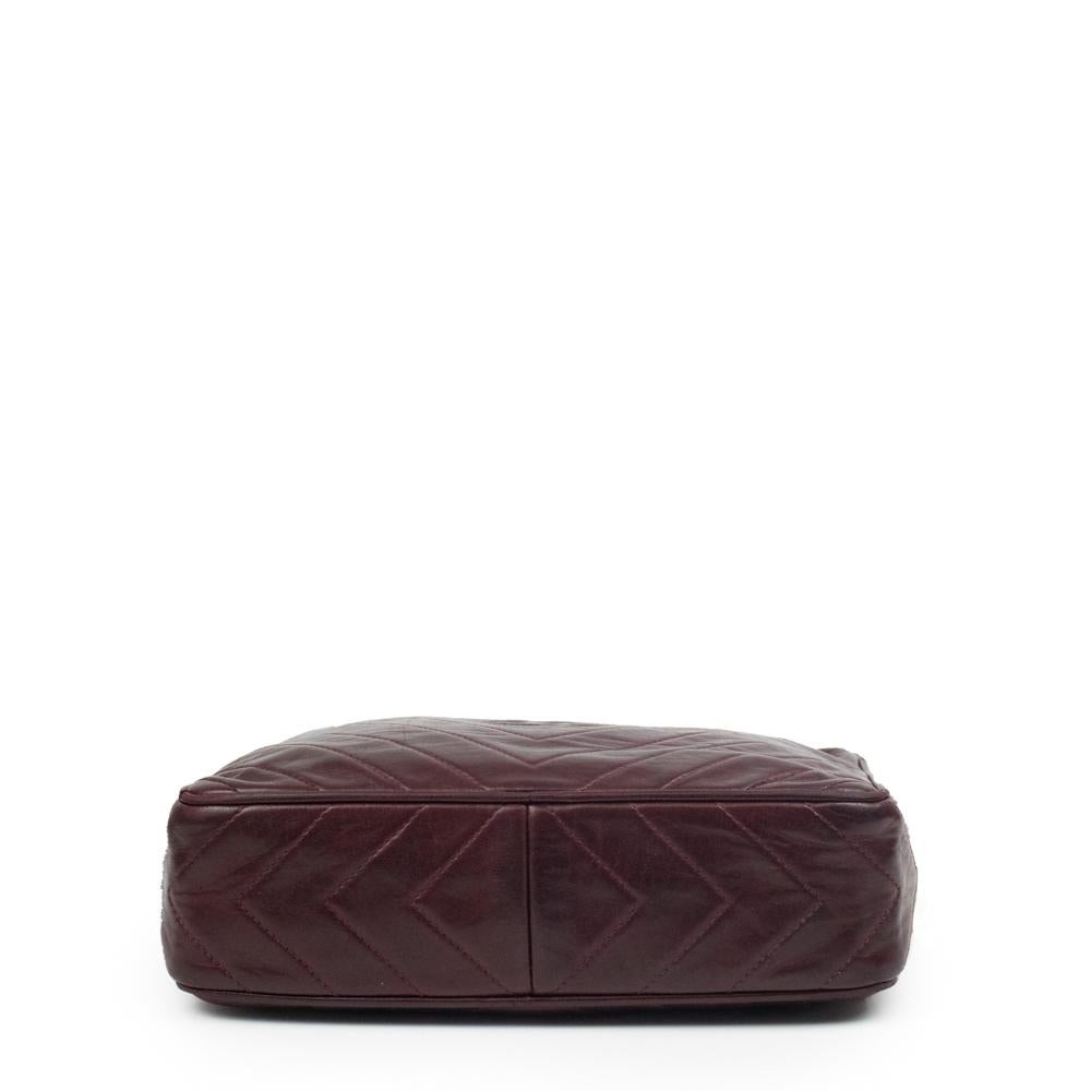 Chanel, Vintage in burgundy leather In Good Condition In Clichy, FR
