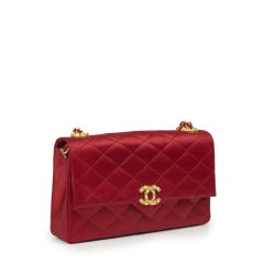 Chanel, Vintage in red silk