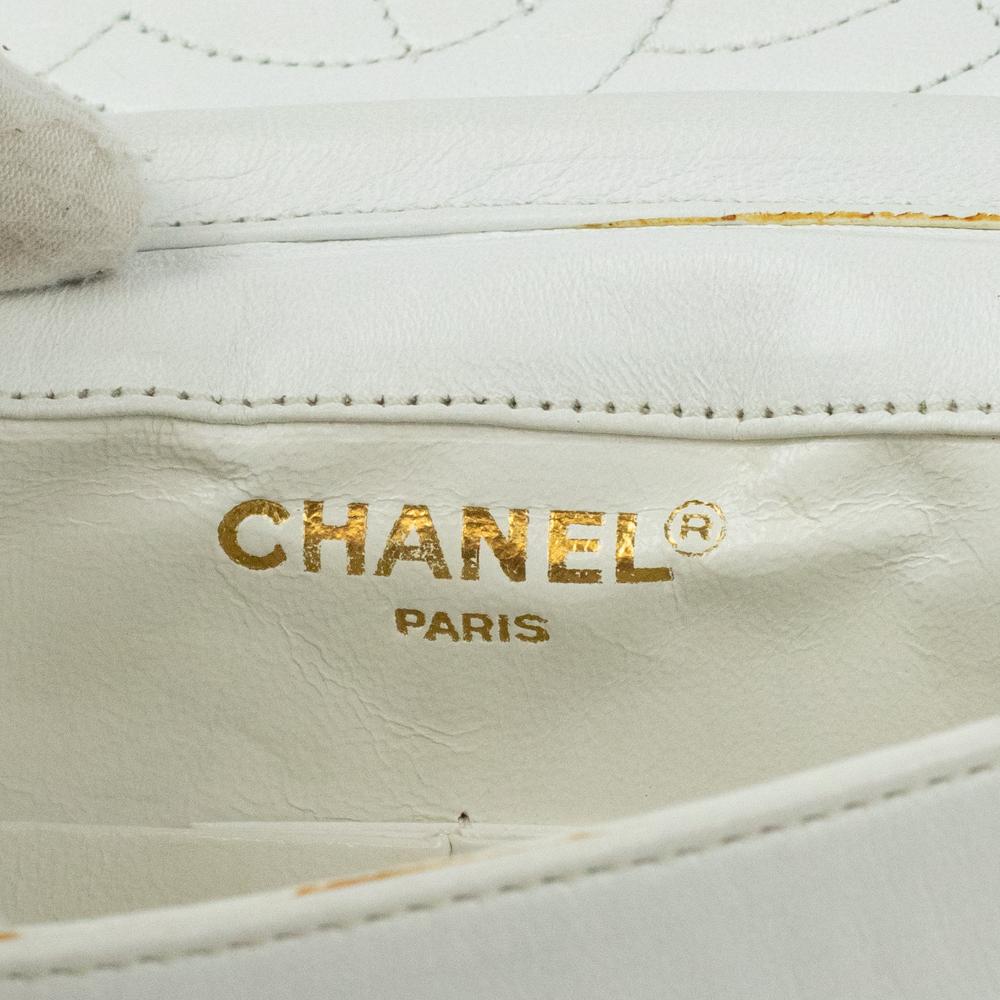 Chanel, Vintage in white leather 2