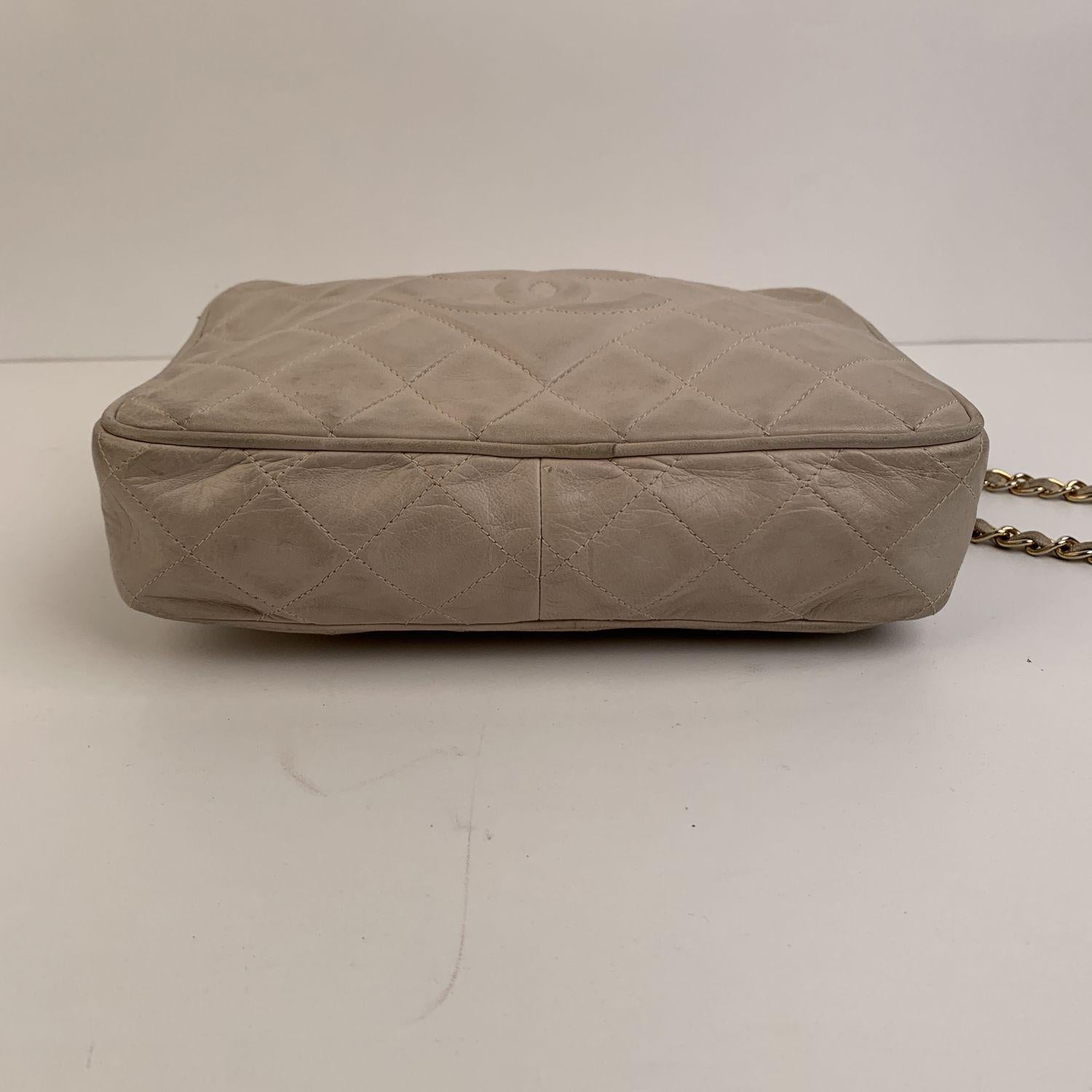 Chanel Vintage Ivory Quilted Leather CC Logo Camera Bag with Tassel In Fair Condition In Rome, Rome