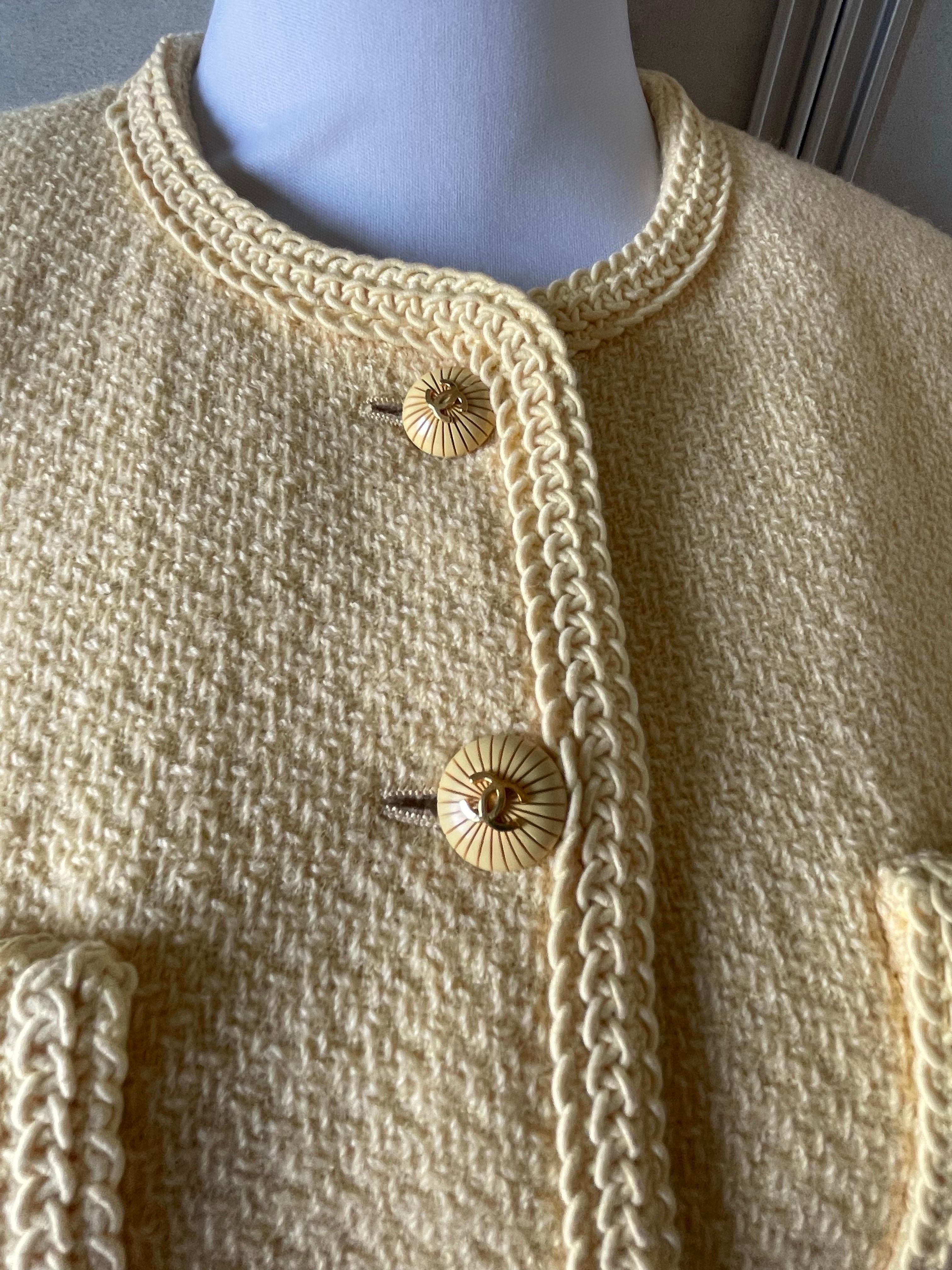 CHANEL Vintage Jacke 1993 Jahr Tweed im Zustand „Gut“ im Angebot in CACHAN, FR