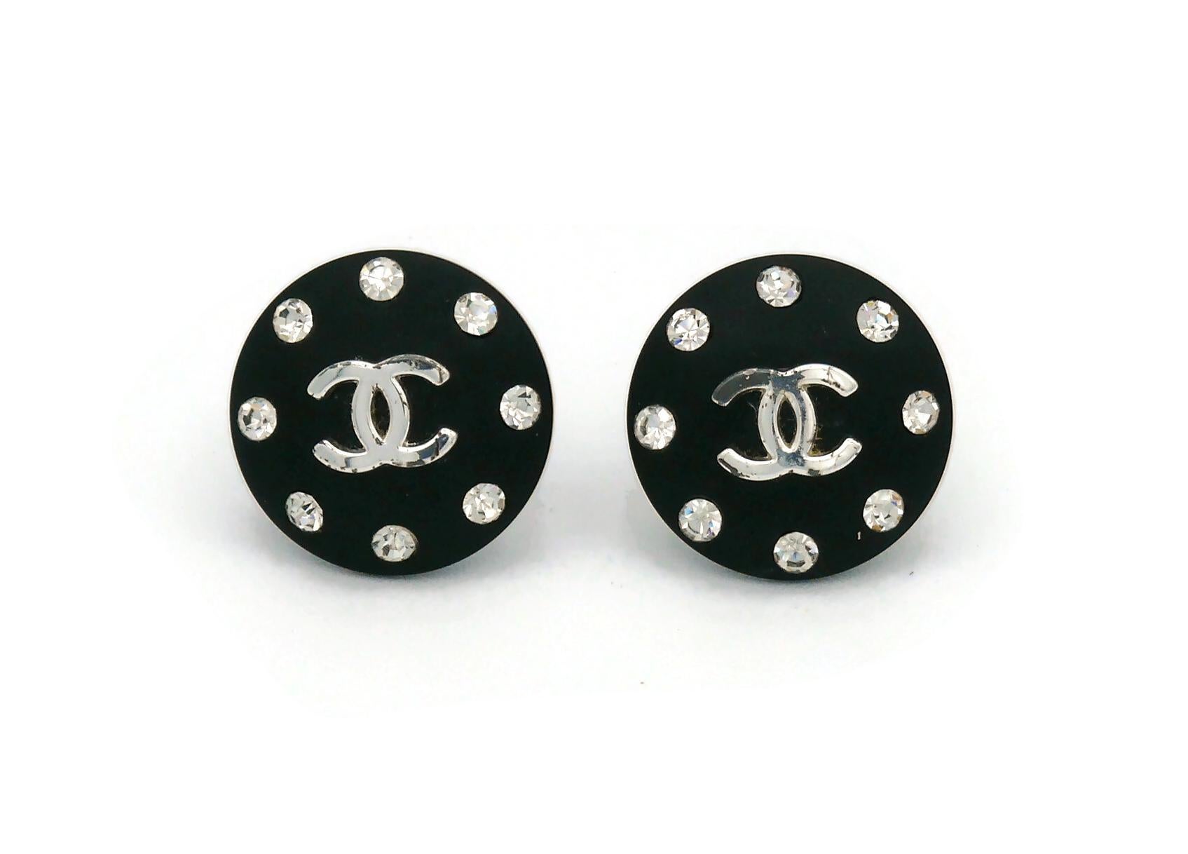 Chanel Vintage Jewelled CC Black Resin Clip On Earrings, 1996 In Fair Condition For Sale In Nice, FR