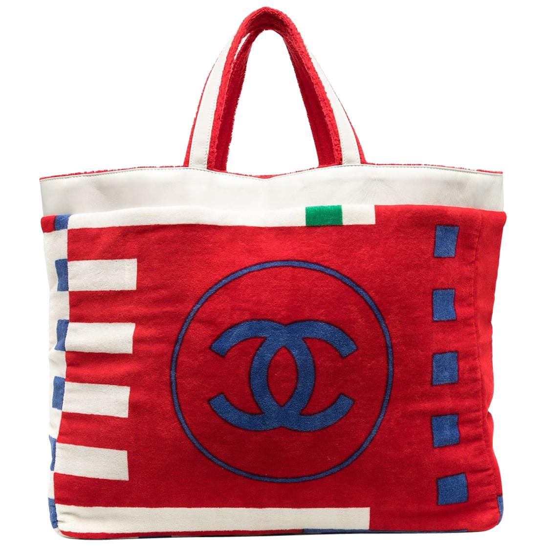 Chanel Vintage Jumbo Large CC Reversible Multicolor Lego Two Tone Red Beach Tote

white/blue/red
cotton
textured finish
logo print to the front
open top
two top handles
full lining

Made in Italy