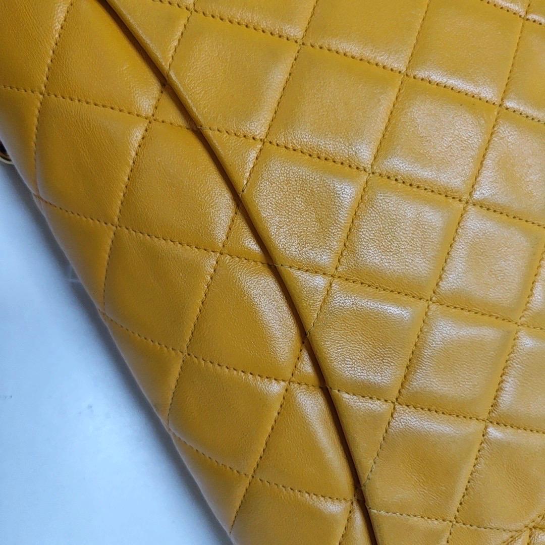 Chanel Vintage Jumbo Single Flap Single Chain Yellow Lambskin 24k Gold Hardware en vente 9