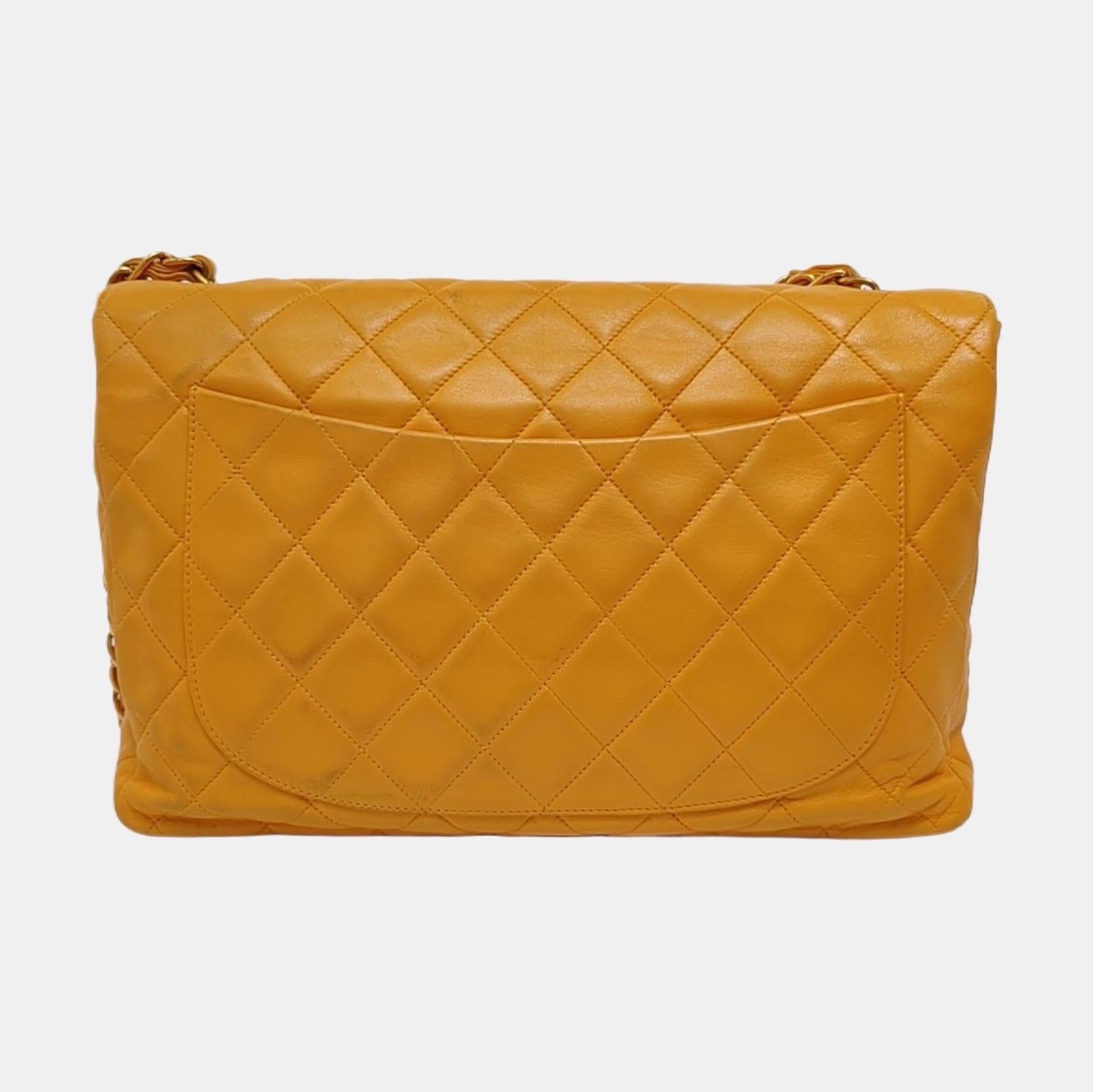 Chanel Vintage Jumbo Single Flap Single Chain Yellow Lambskin 24k Gold Hardware Bon état - En vente à AUBERVILLIERS, FR