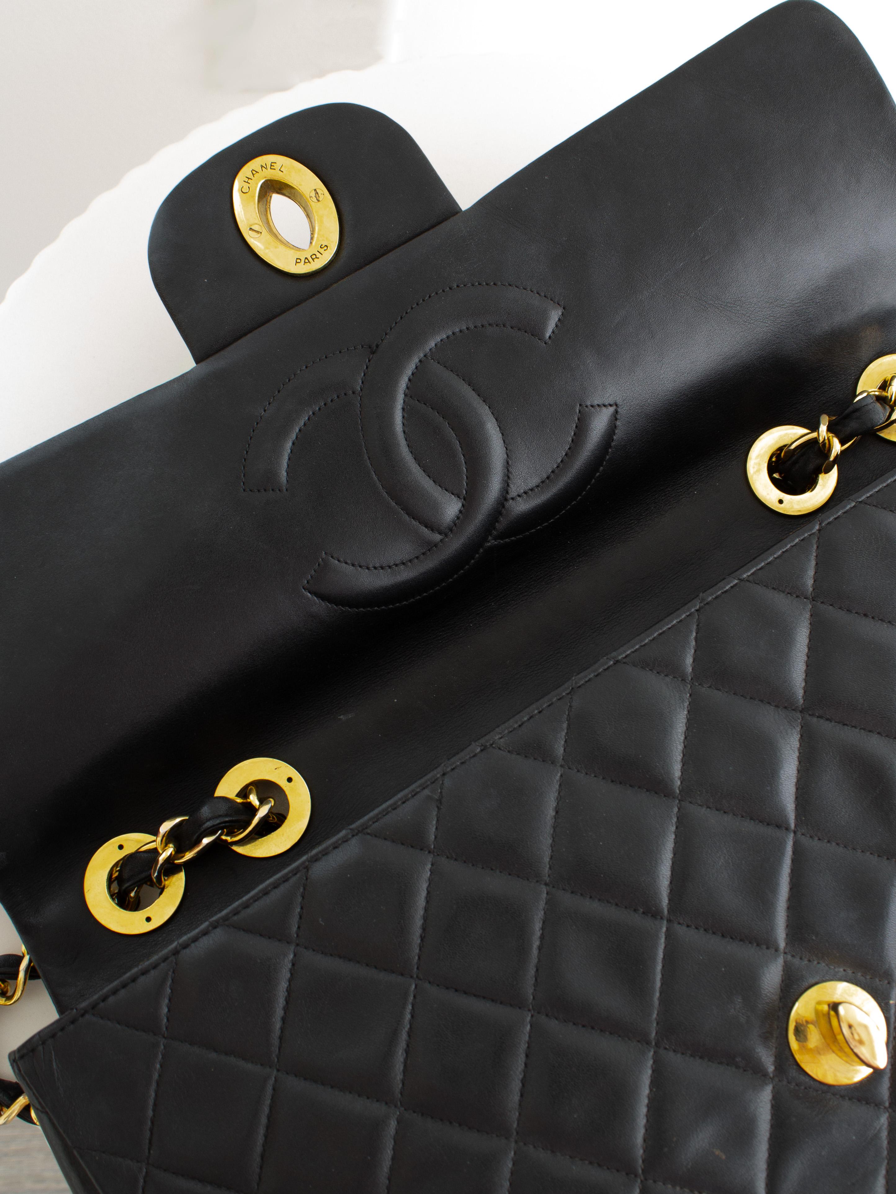 Chanel Vintage Jumbo XL Schwarz 24K Gold CC Stepptasche aus Lammleder im Angebot 9