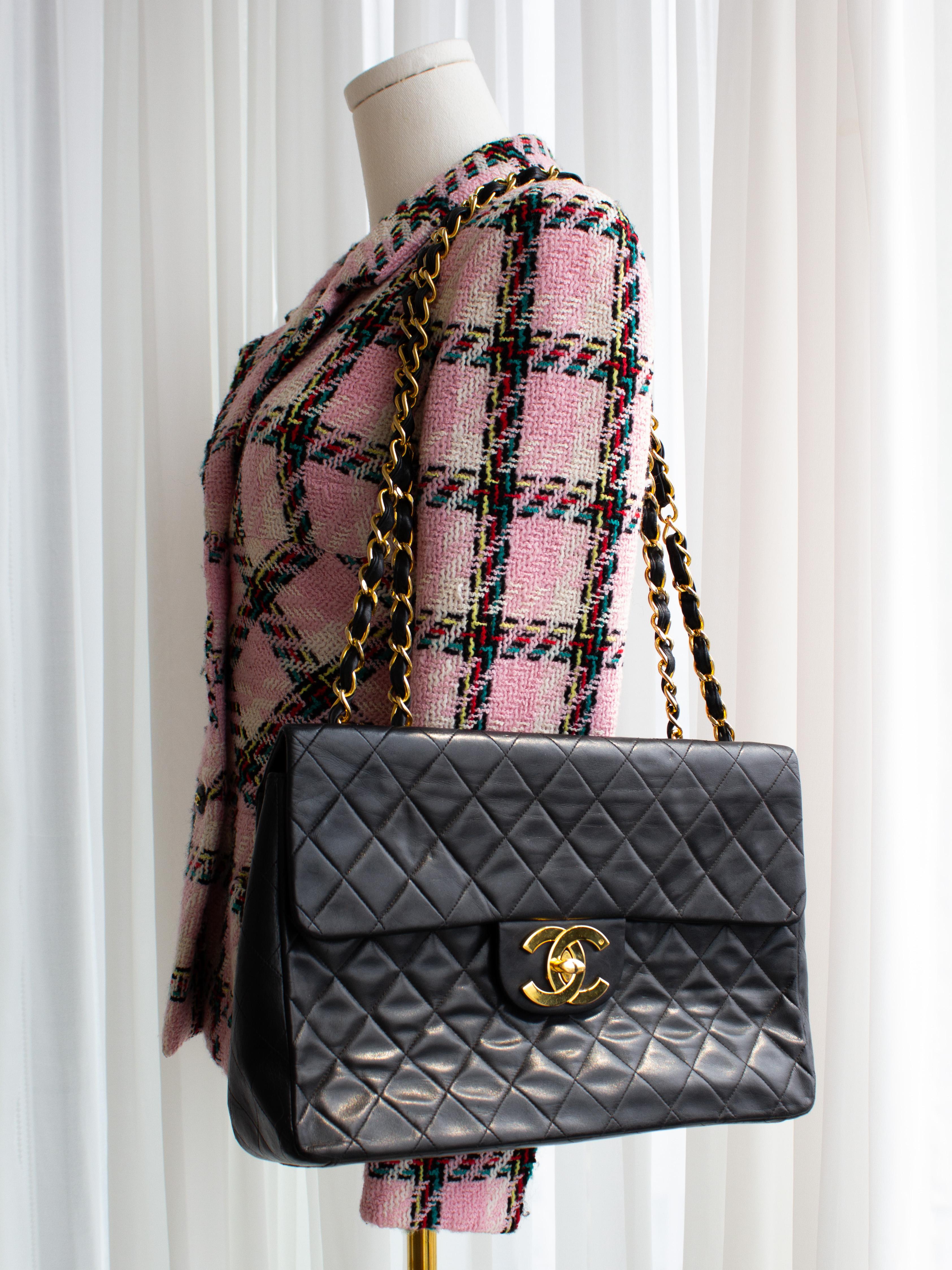 Chanel Vintage Jumbo XL Schwarz 24K Gold CC Stepptasche aus Lammleder im Zustand „Relativ gut“ im Angebot in Jersey City, NJ