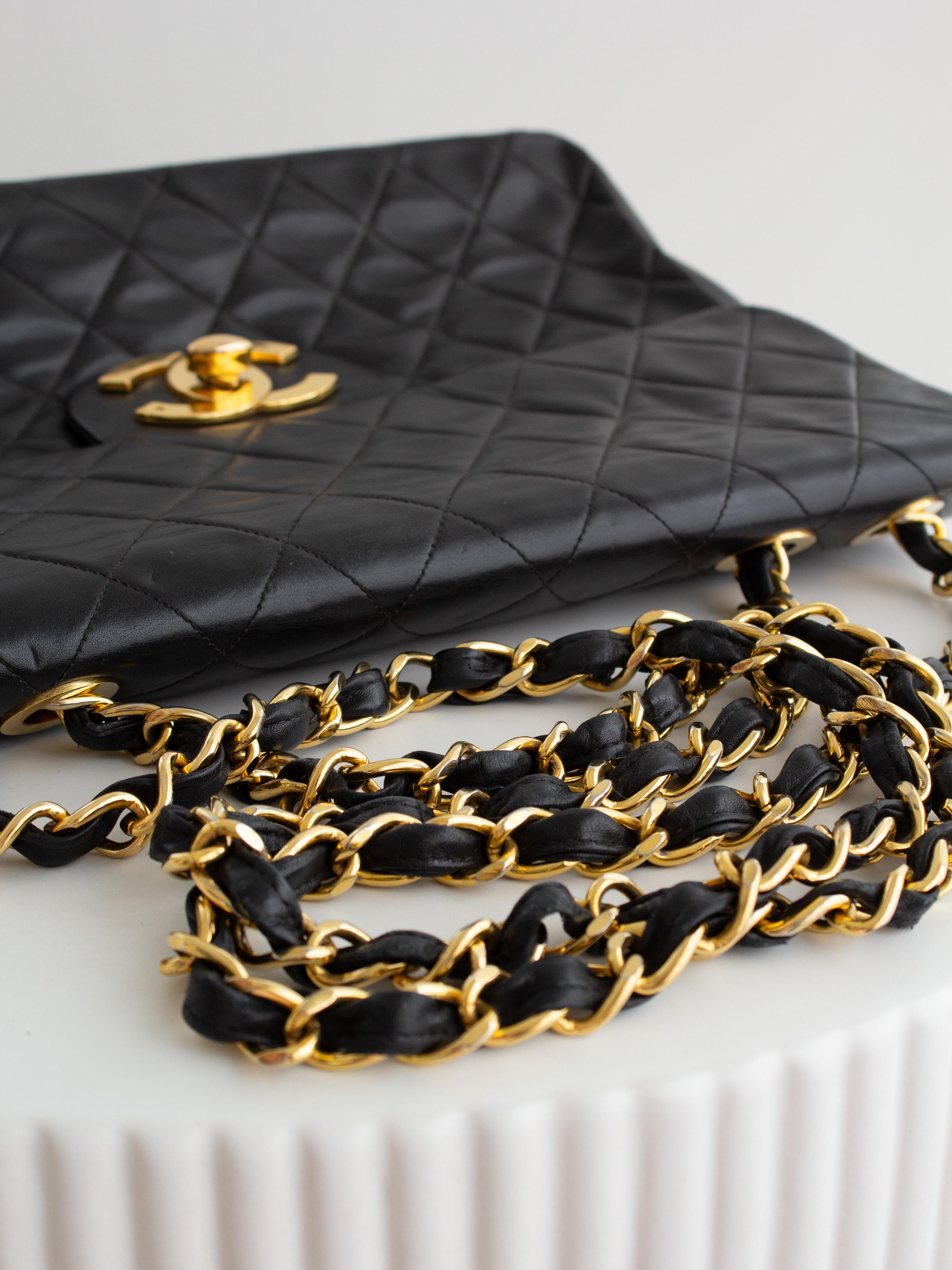 Chanel Vintage Jumbo XL Schwarz 24K Gold CC Stepptasche aus Lammleder im Angebot 16
