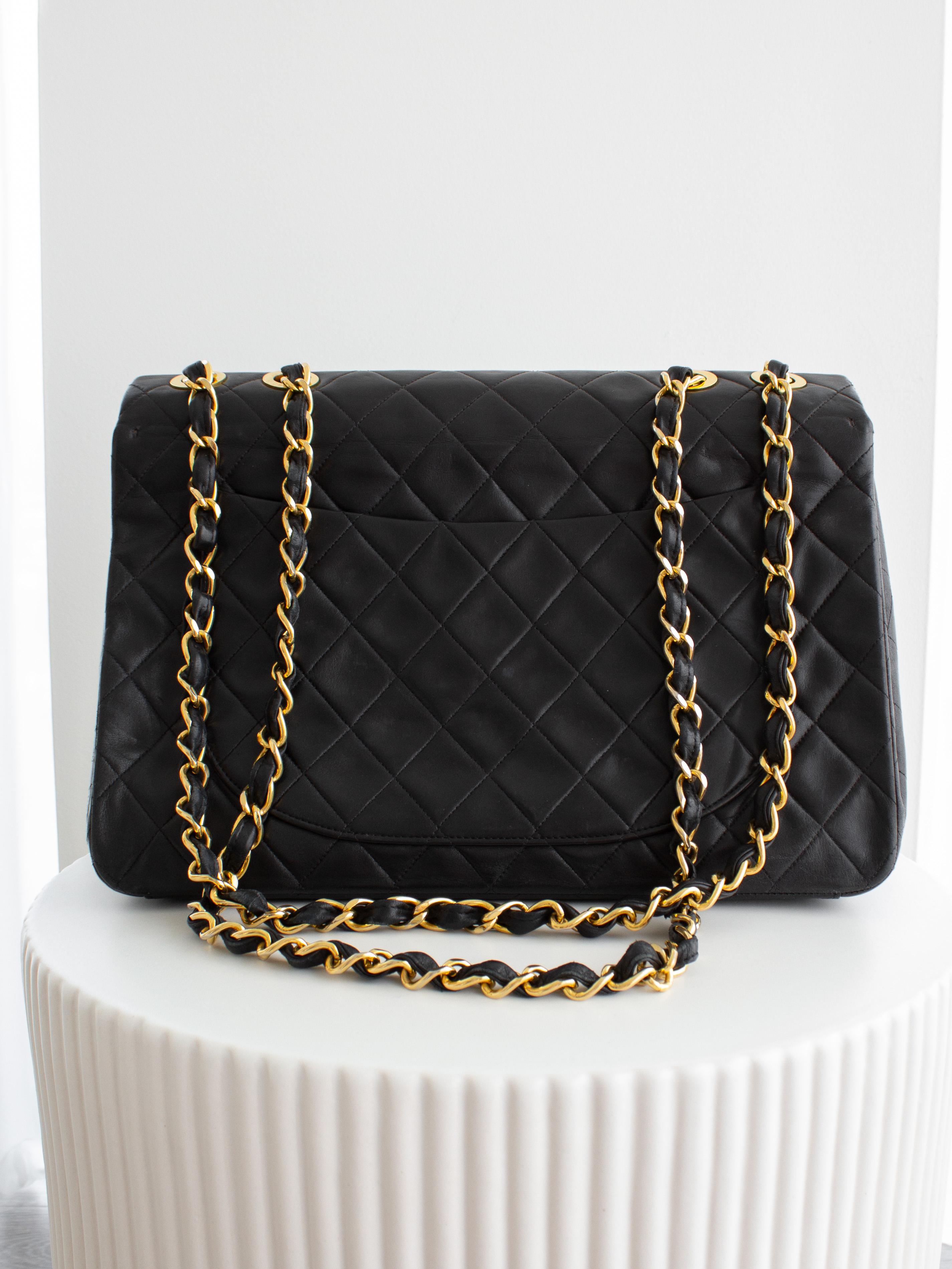 Chanel Vintage Jumbo XL Schwarz 24K Gold CC Stepptasche aus Lammleder im Angebot 1