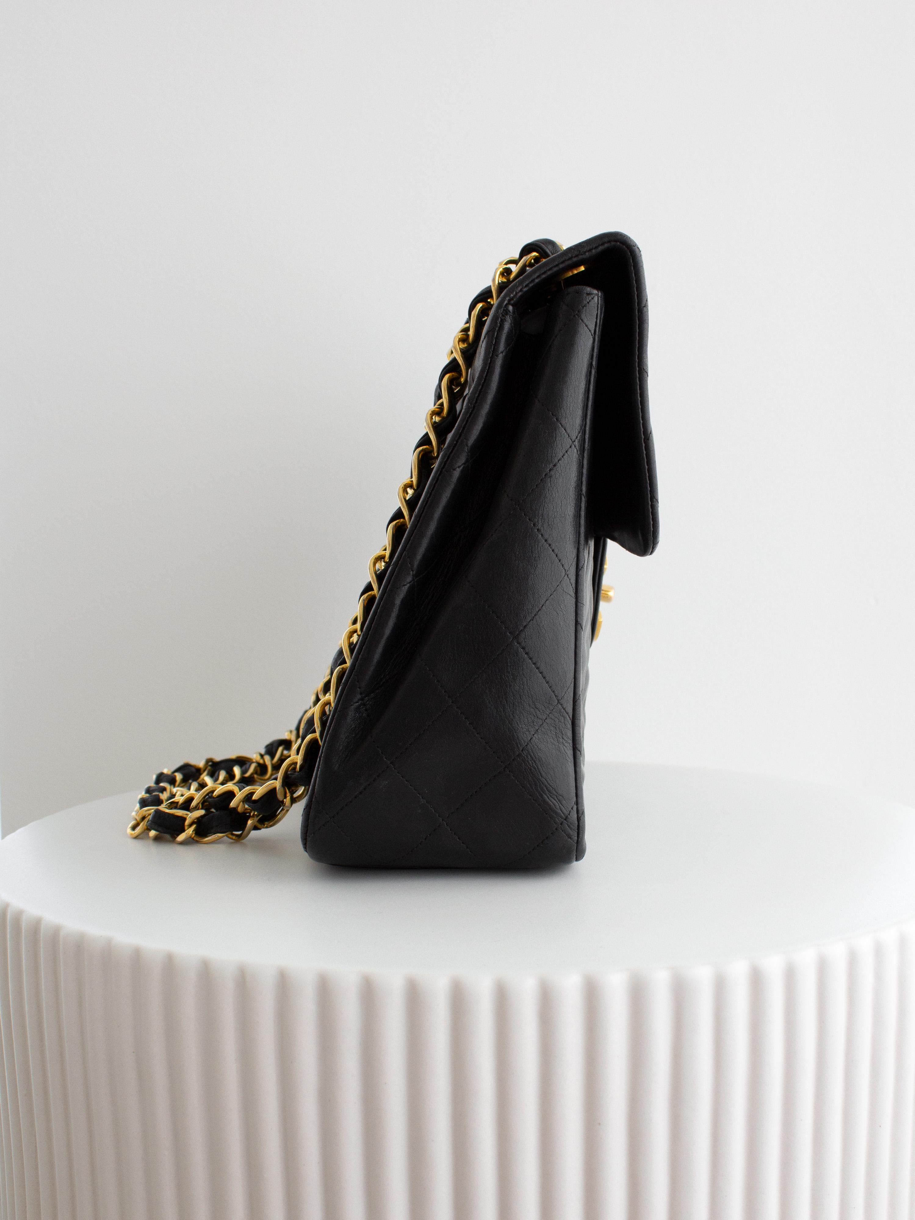 Chanel Vintage Jumbo XL Schwarz 24K Gold CC Stepptasche aus Lammleder im Angebot 2