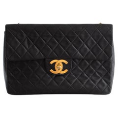 Chanel Vintage Jumbo XL Schwarz 24K Gold CC Stepptasche aus Lammleder