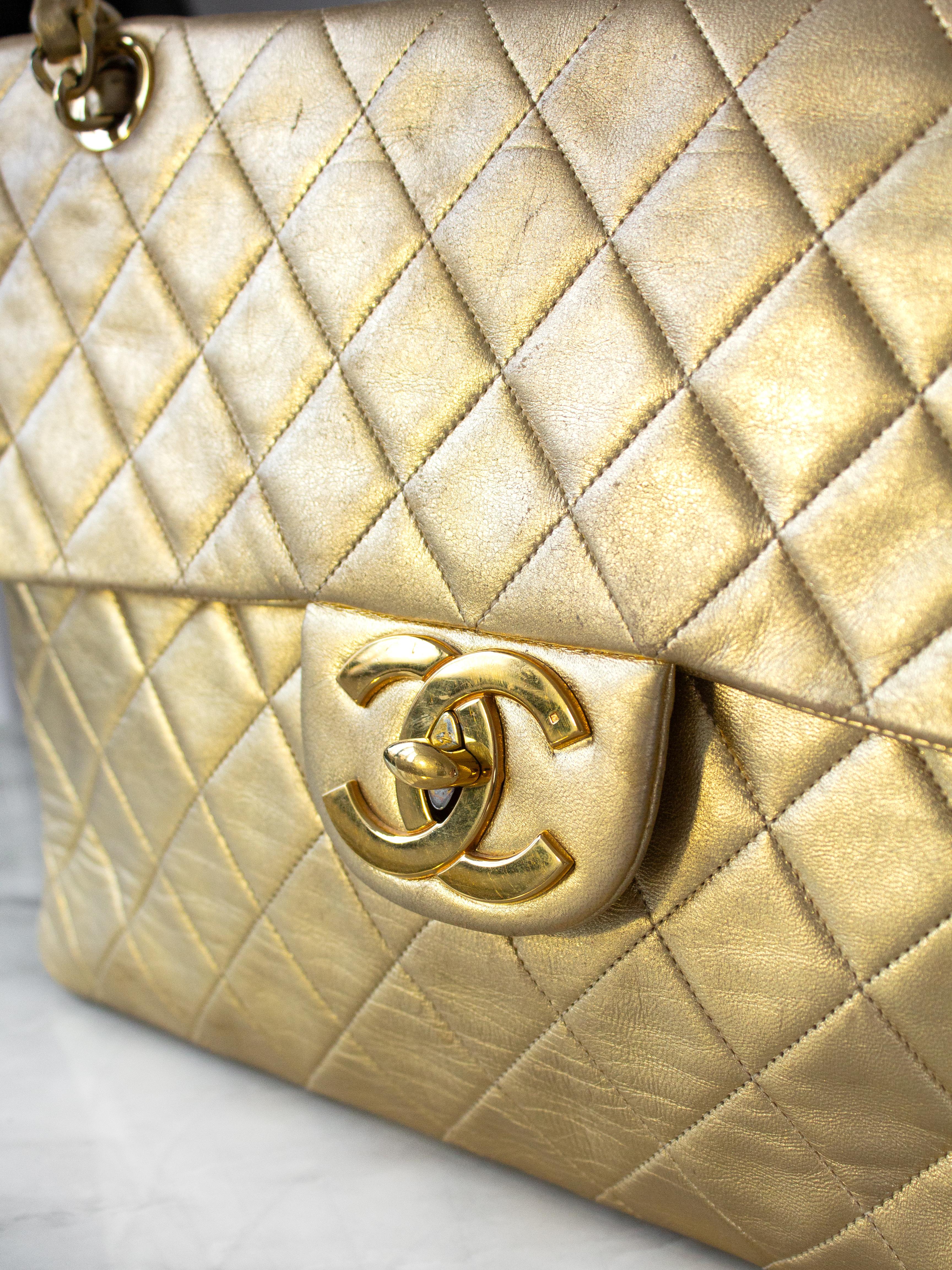 Women's Chanel Vintage Jumbo XL Maxi Flap Metallic Gold 1990s Lambskin Bag For Sale