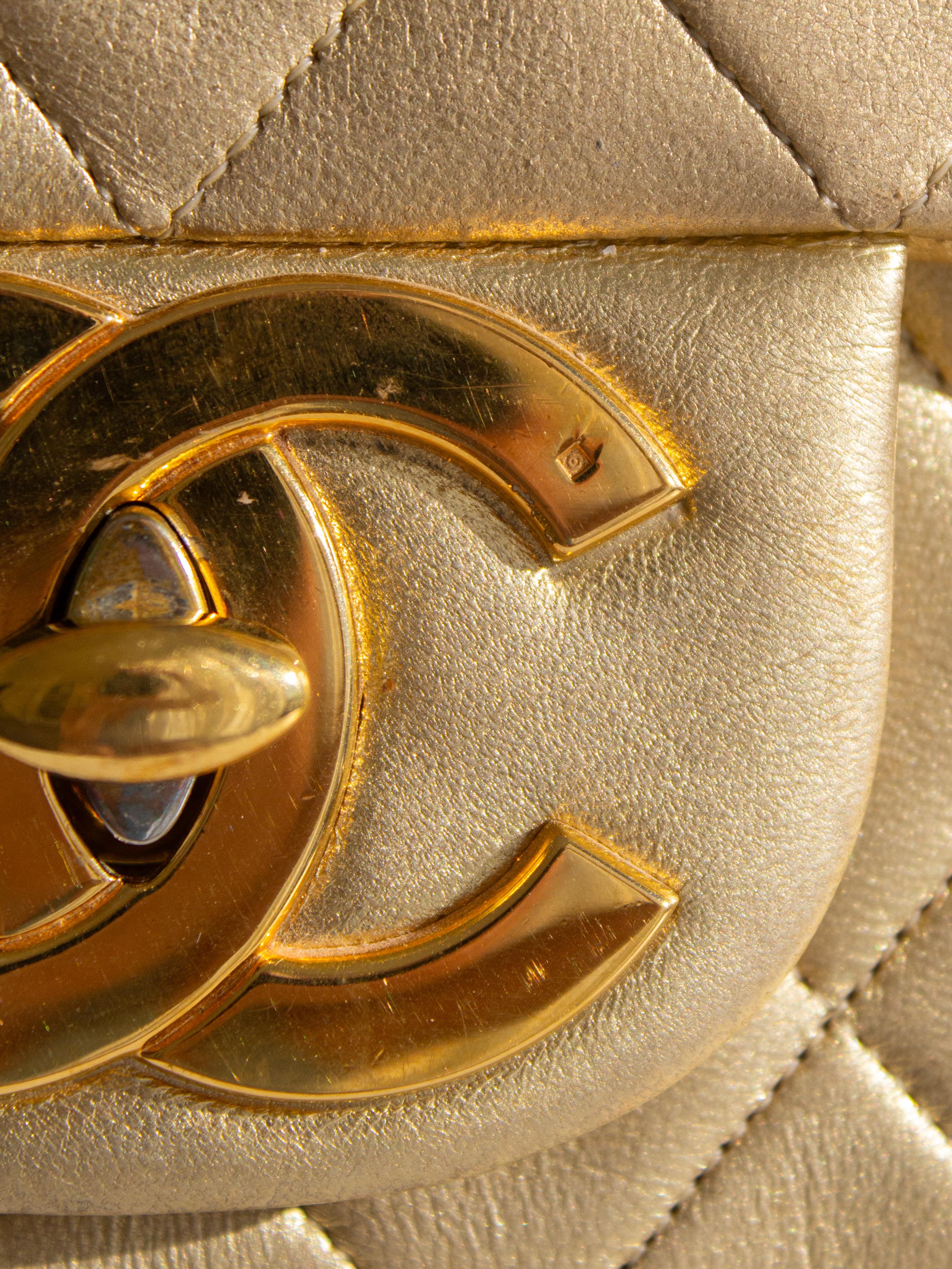 Chanel Vintage Jumbo XL Maxi Flap Metallic Gold 1990s Lambskin Bag In Fair Condition In Jersey City, NJ
