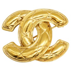 Spilla Chanel Vintage Karl Lagerfeld Vintage Iconica Matelassé CC media trapuntata