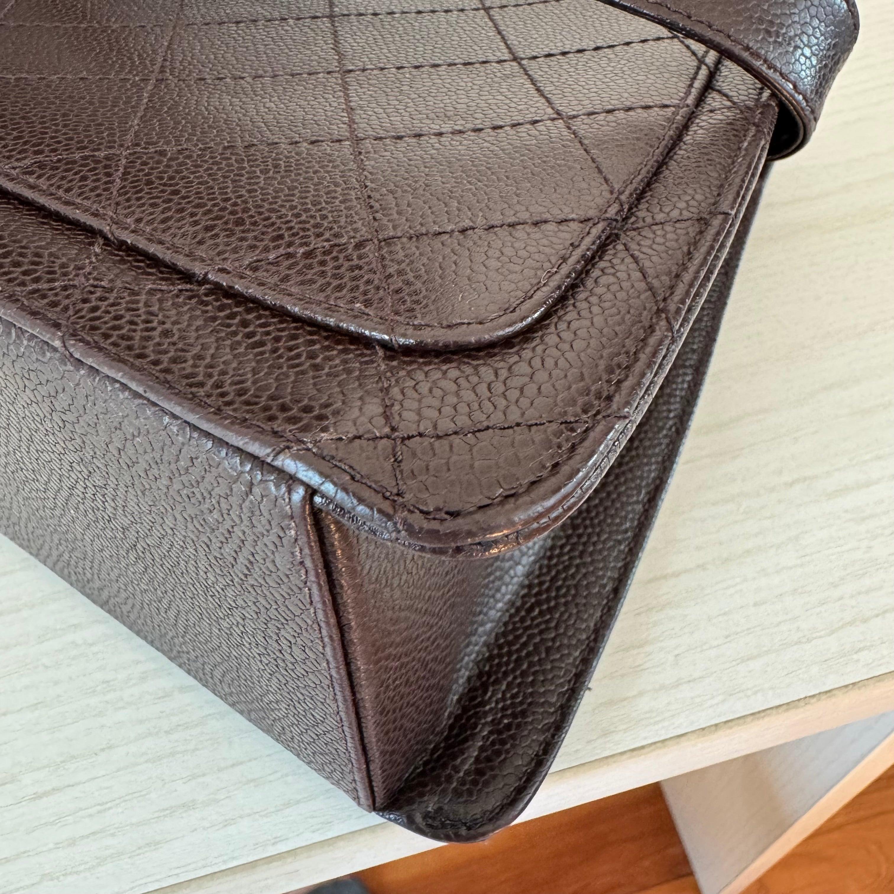 Chanel Vintage Kelly Bolso de hombro de piel de caviar marrón con herrajes de oro de 24 quilates, 1996 7
