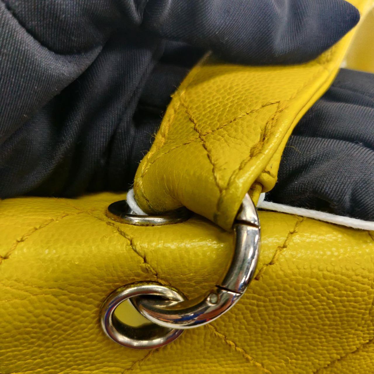 Chanel Vintage Kelly Flap Bag Yellow Caviar Leather 24k Gold Hardware 1997-1999 en vente 15