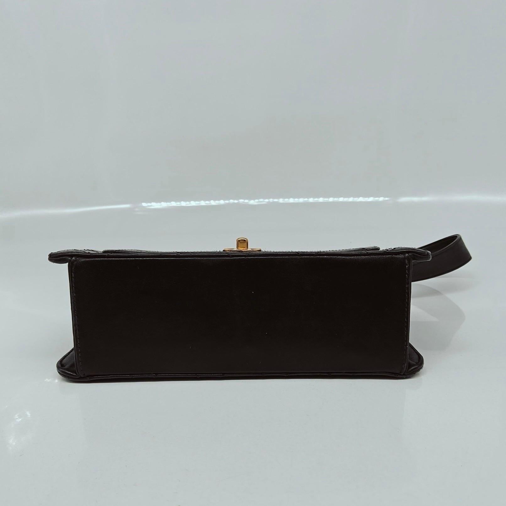 Chanel Vintage Kelly Style Black Leather Shoulder Bag Diamond Stitch Medium Gold For Sale 1