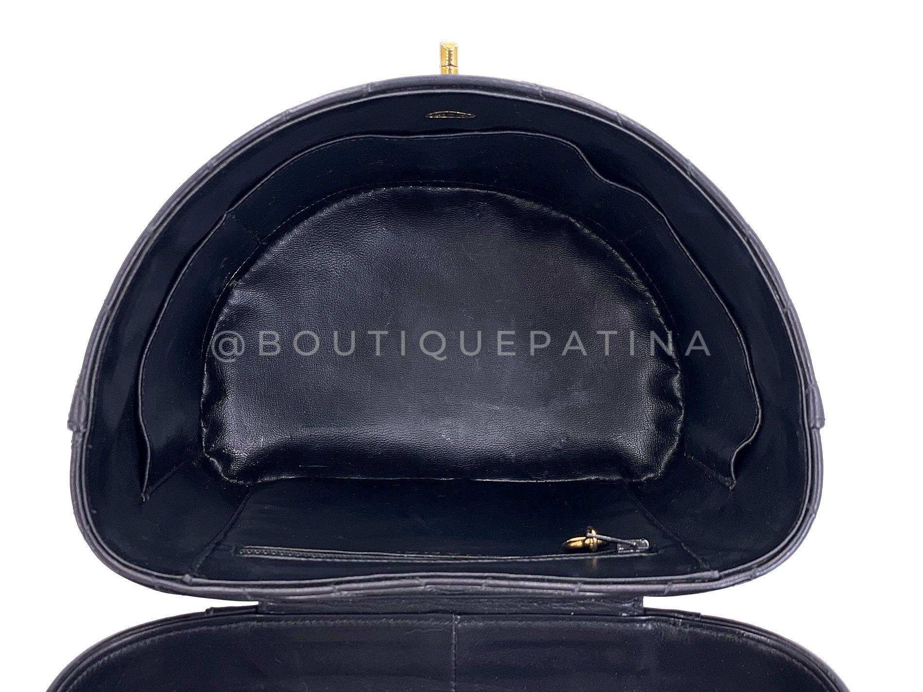 Chanel Vintage Lambskin Chevron Round Vanity Case Bag 24k GHW 68732 en vente 6