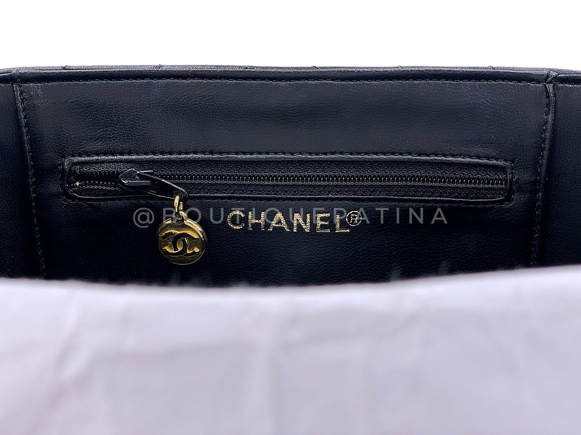 Chanel Vintage Lambskin Chevron Round Vanity Case Bag 24k GHW 68732 en vente 7