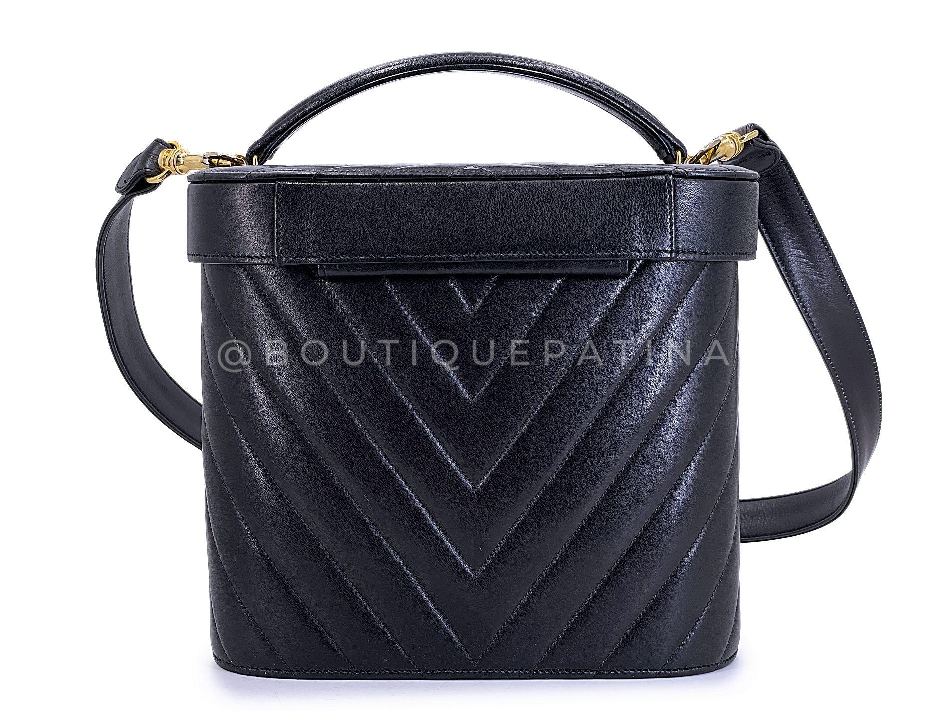 Chanel Vintage Lambskin Chevron Round Vanity Case Bag 24k GHW 68732 Pour femmes en vente