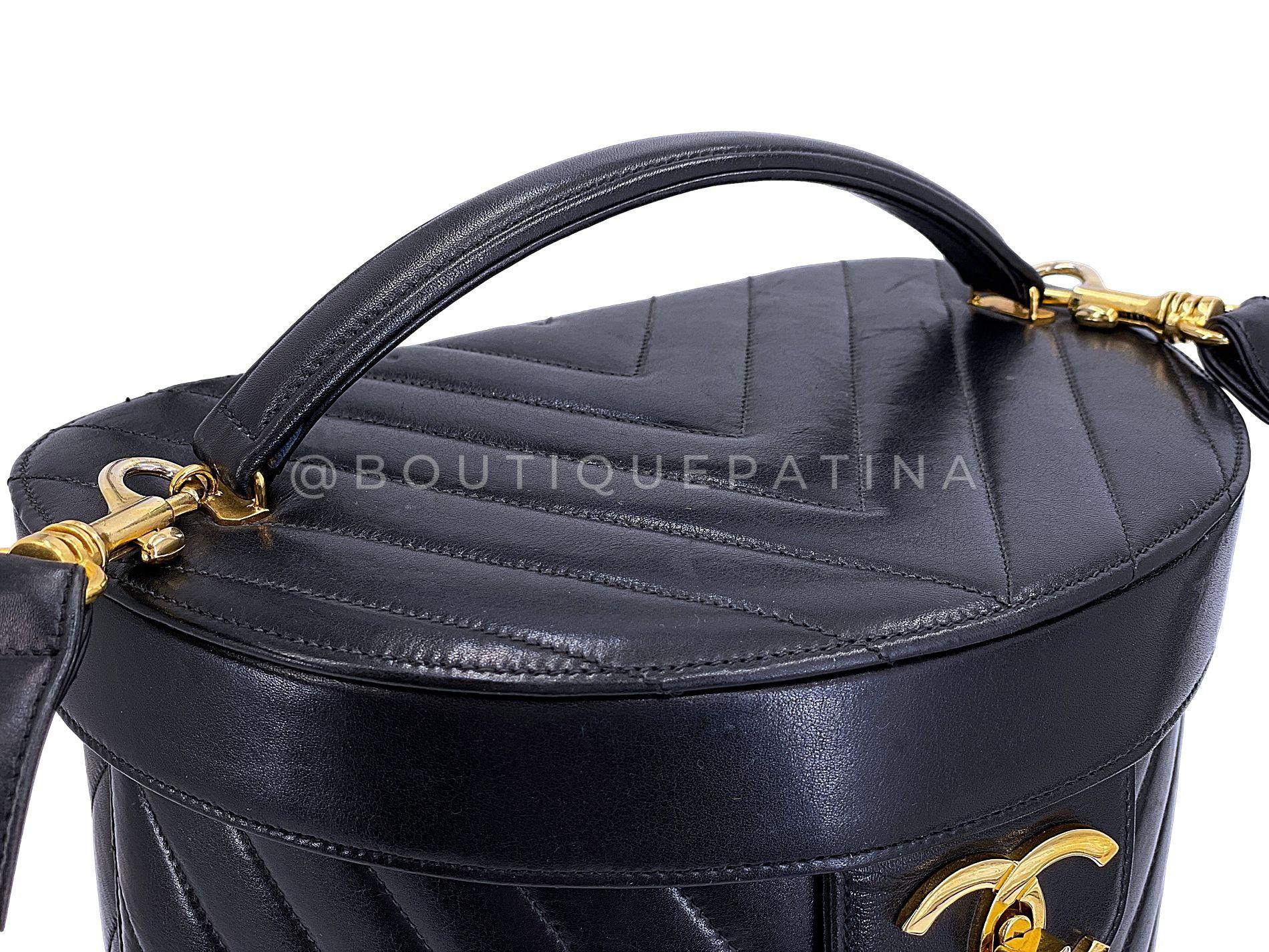 Chanel Vintage Lambskin Chevron Round Vanity Case Bag 24k GHW 68732 en vente 1