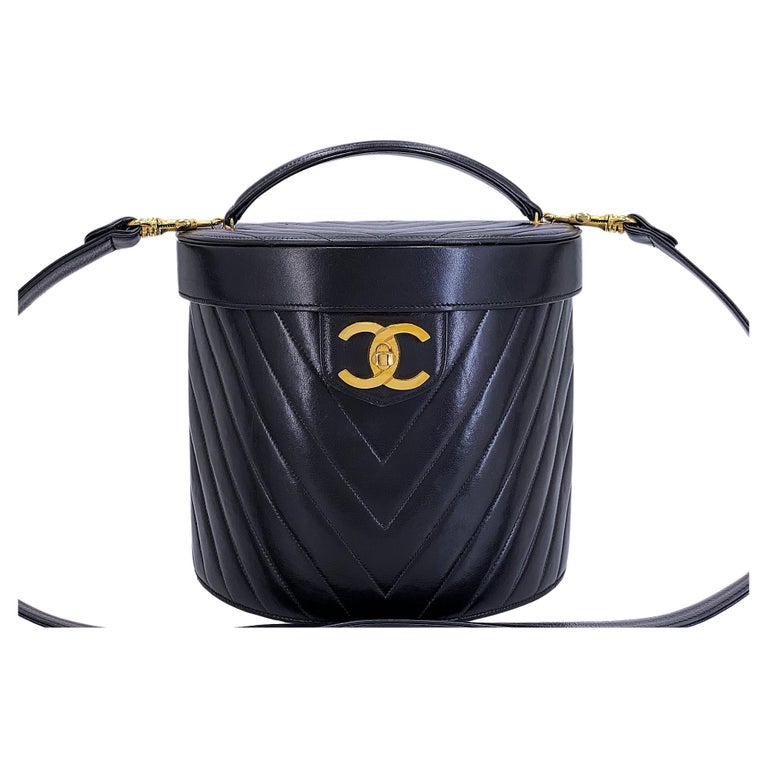 Chanel Vintage Lammfell Chevron Runde Vanity Case Tasche 24k GHW