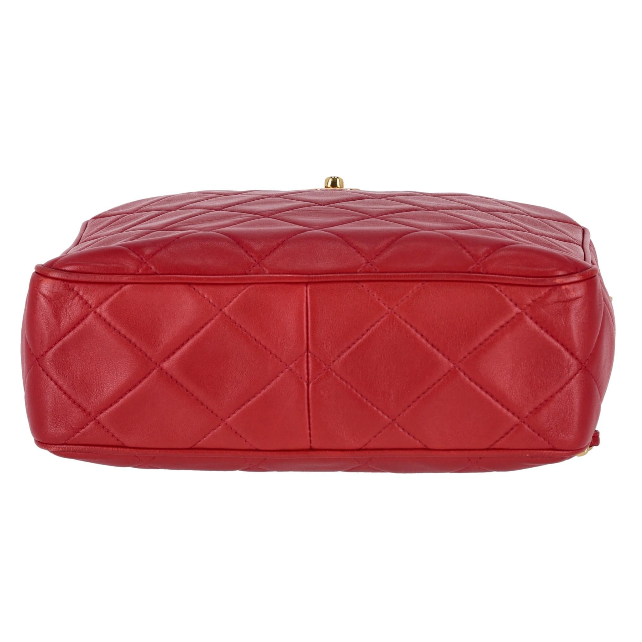 Women's Chanel Vintage Lambskin Leather Crossbody Camera Bag For Sale