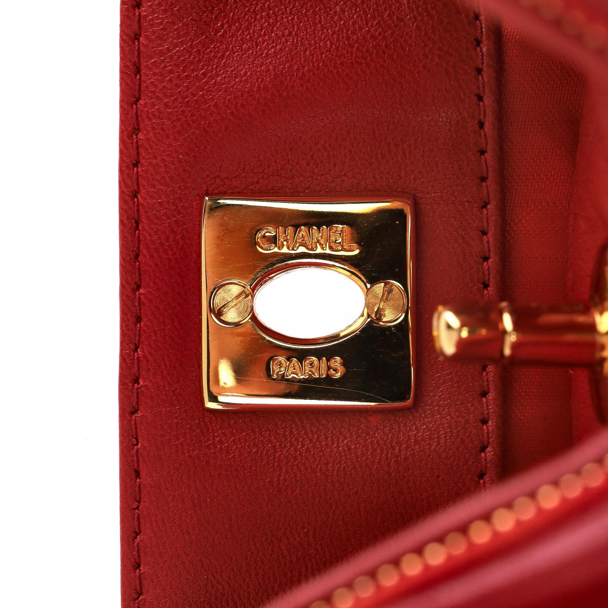 Chanel Vintage Lambskin Leather Crossbody Camera Bag For Sale 4