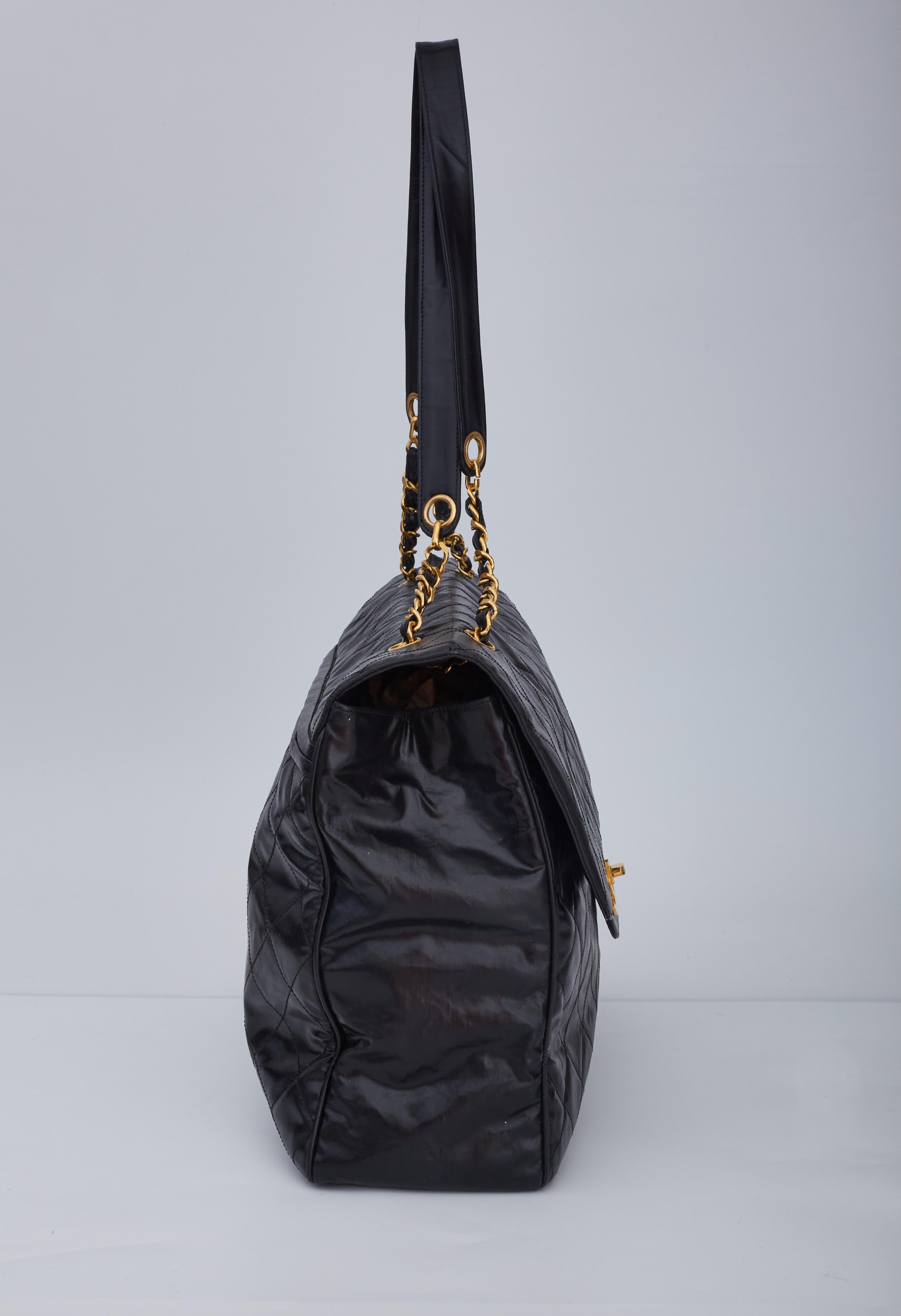 Chanel Vintage Lambskin Mademoiselle XXL Flap Bag In Good Condition For Sale In Montreal, Quebec