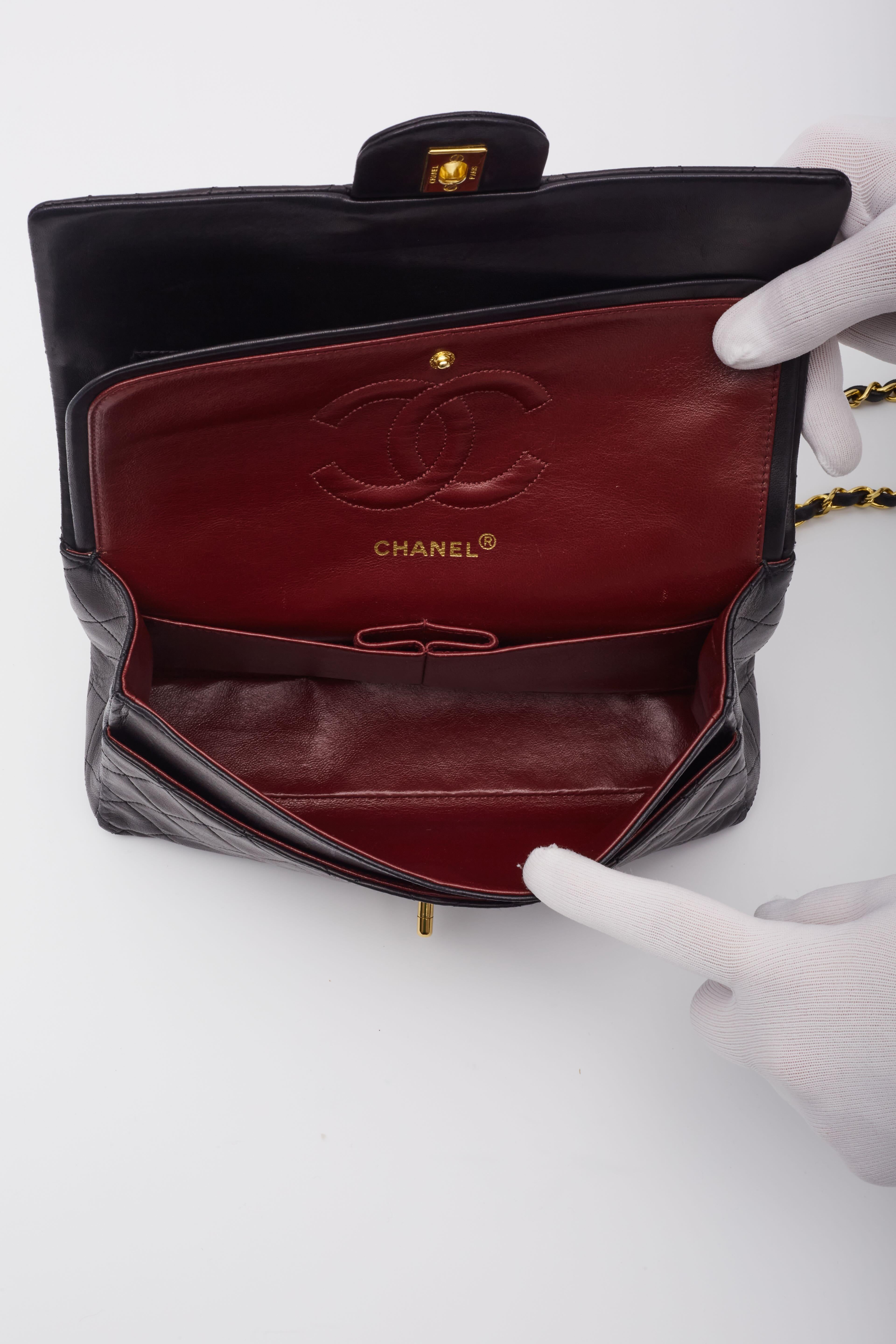 Chanel Vintage Piel de Cordero Acolchada Doble Solapa Negro Mediana 8