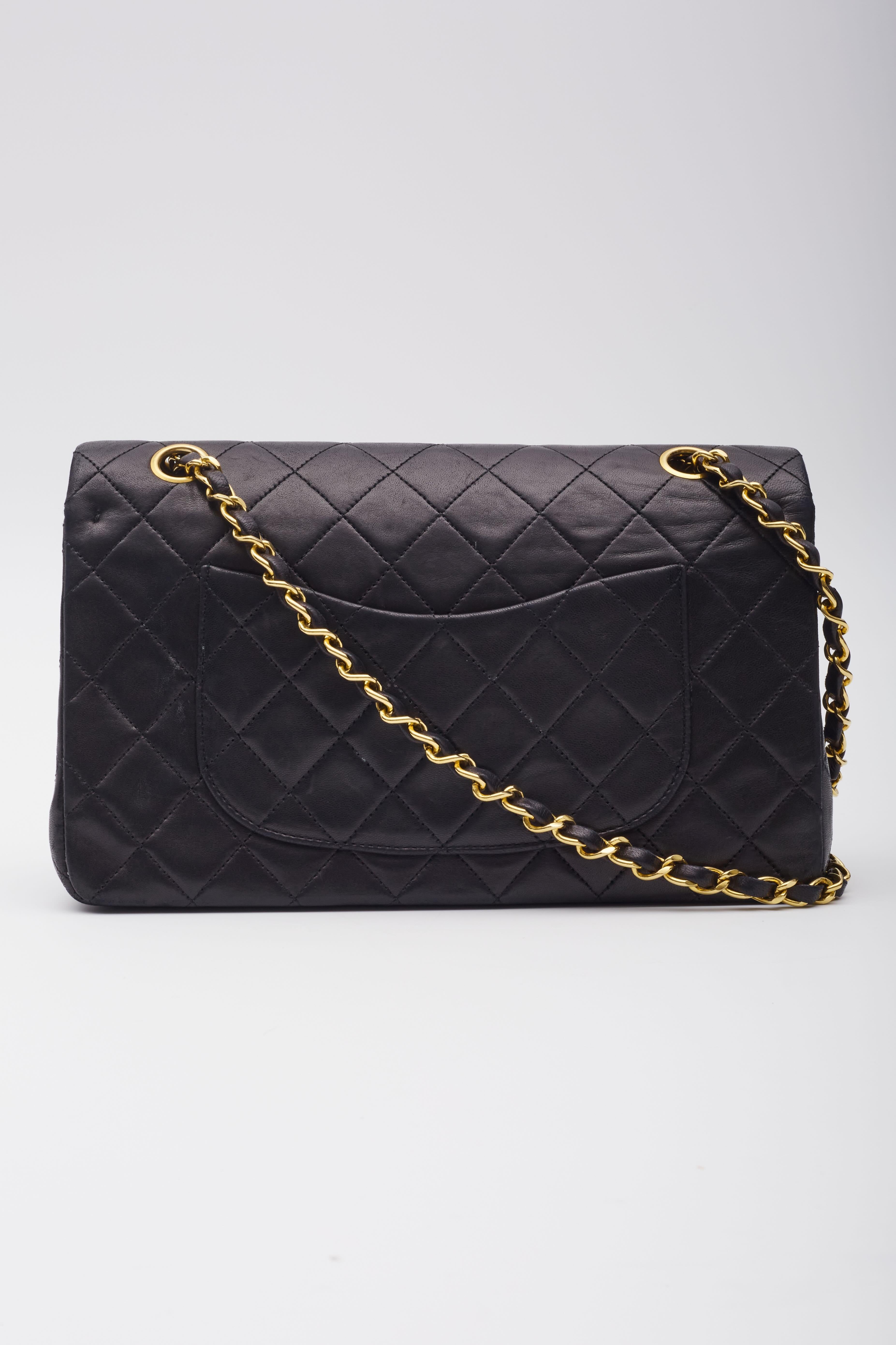 Chanel Vintage Piel de Cordero Acolchada Doble Solapa Negro Mediana 3