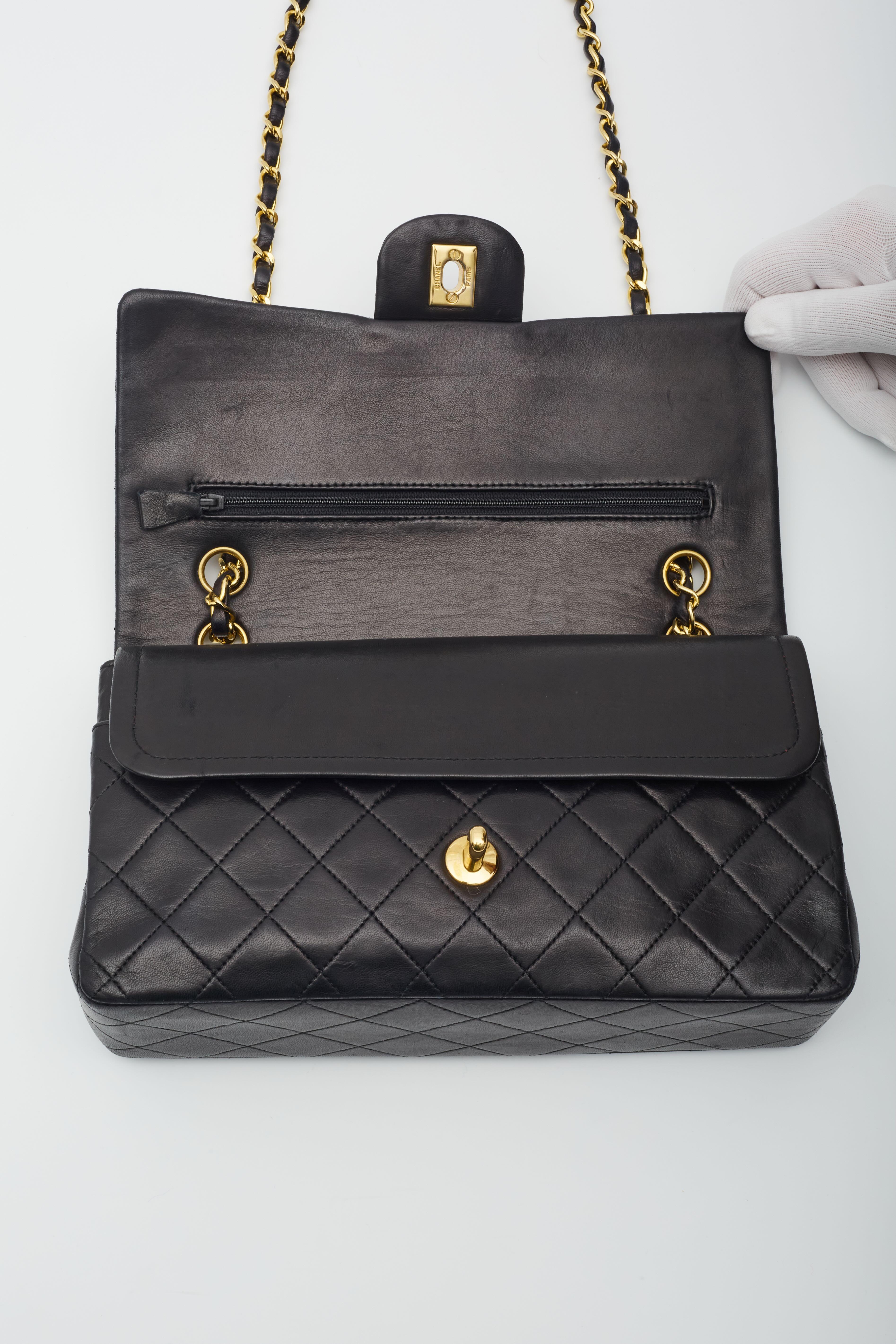 Chanel Vintage Piel de Cordero Acolchada Doble Solapa Negro Mediana 5