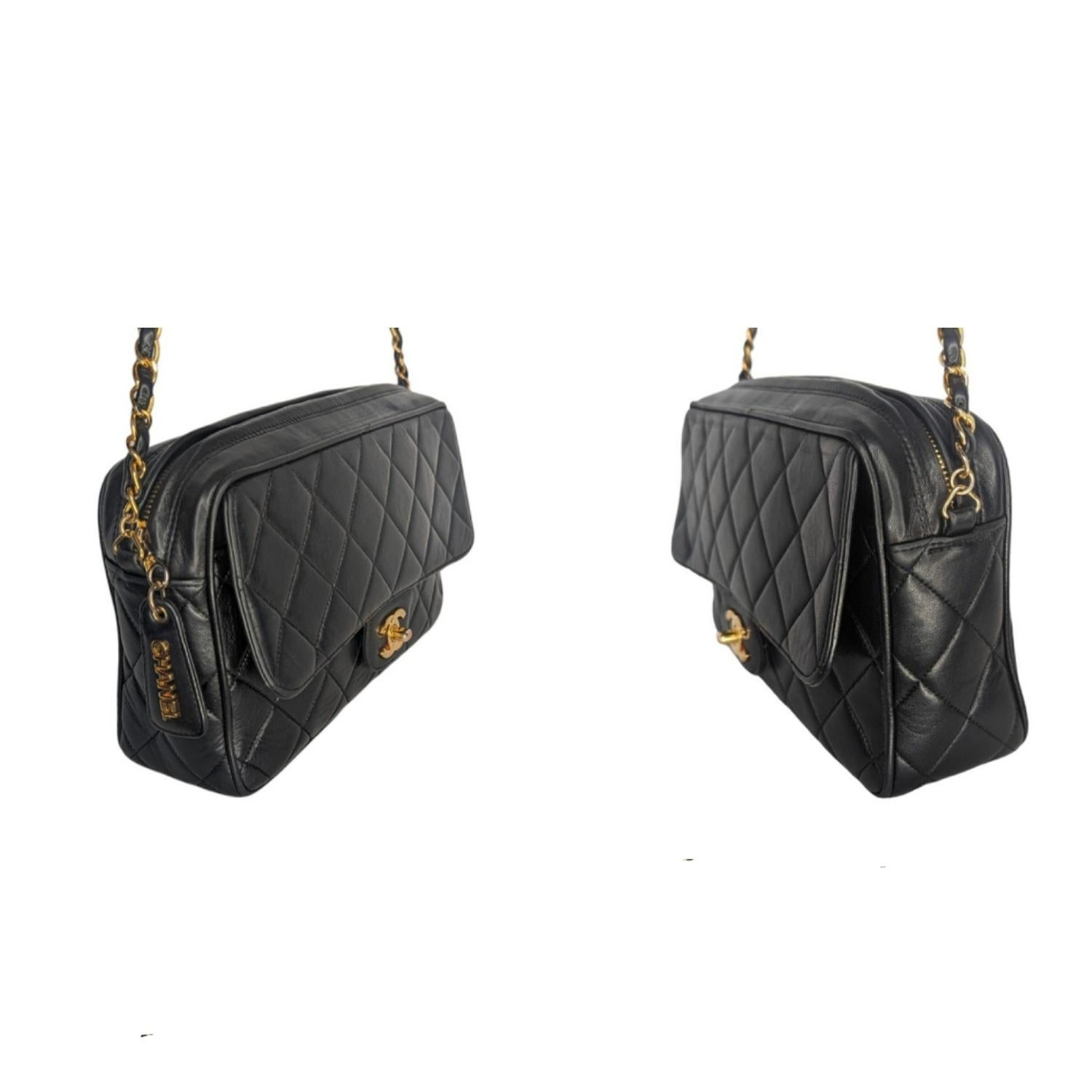 Chanel Vintage Lambskin Quilted Front Pocket Camera Bag Pour femmes en vente