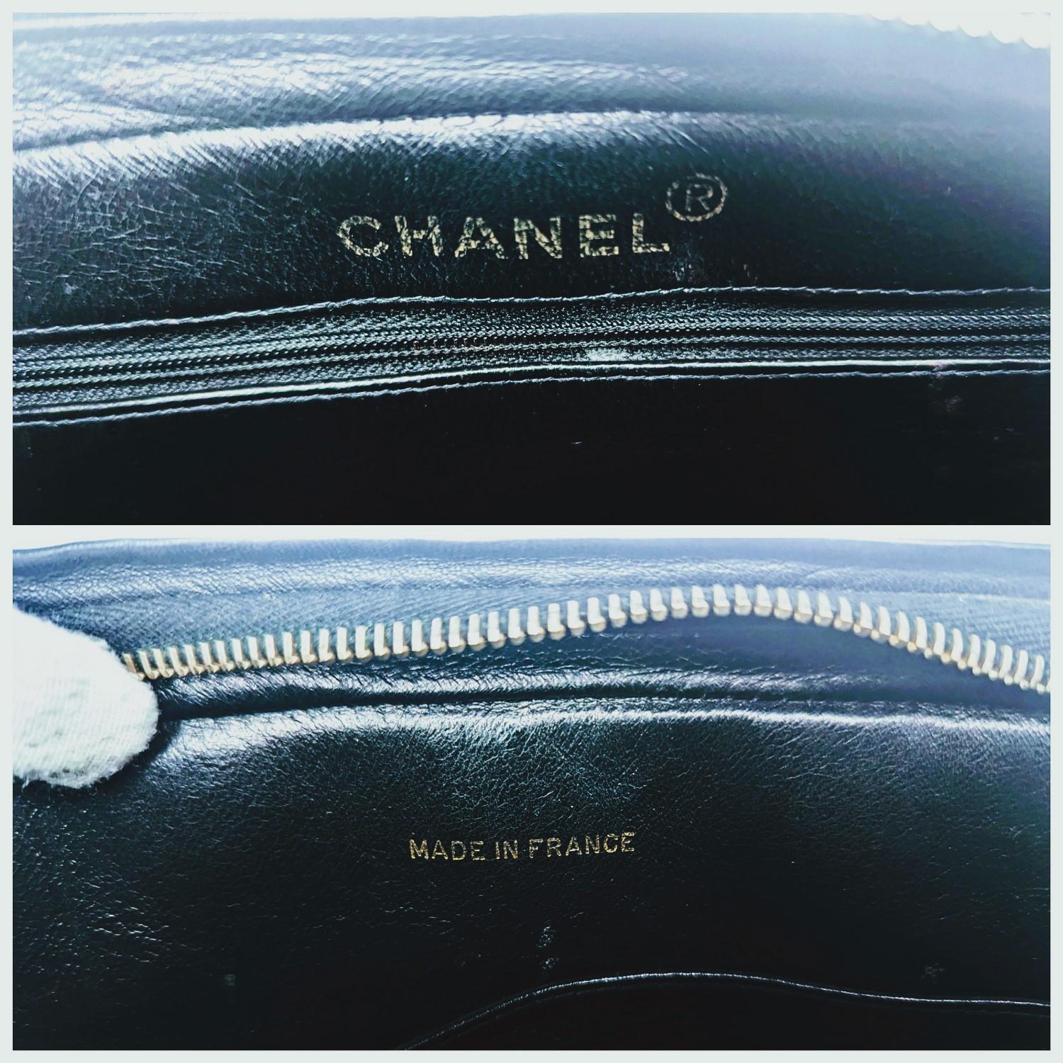 Chanel Vintage Kameratasche aus Lammfell mit gesteppter Fronttasche im Angebot 5