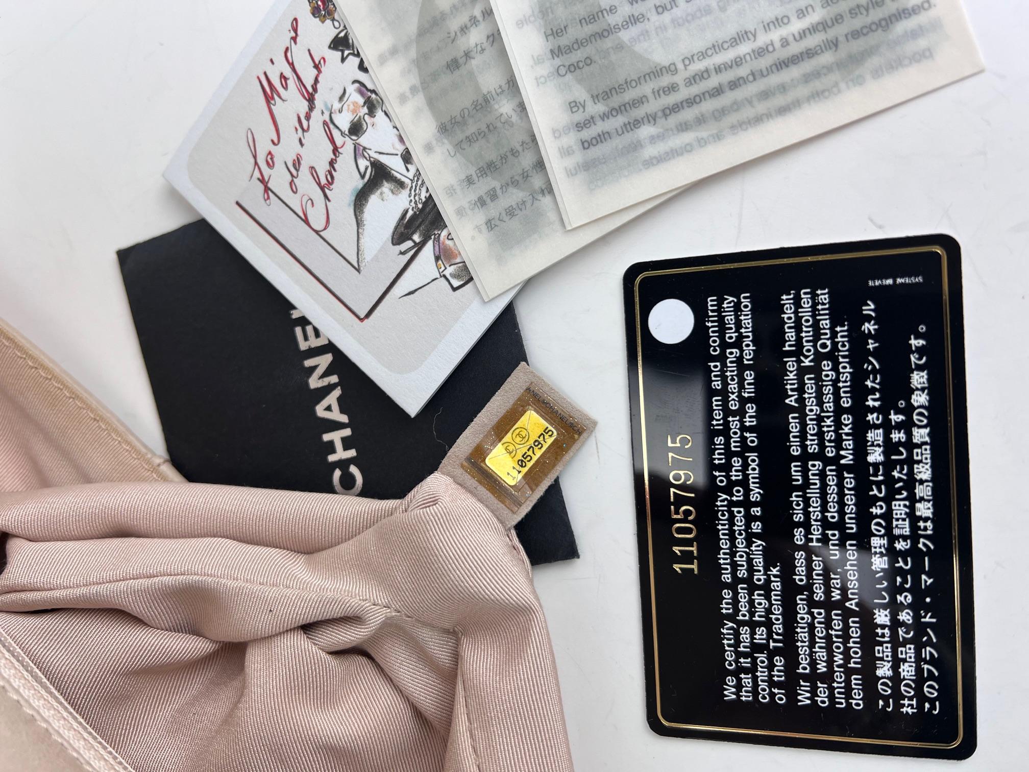 Chanel Vintage Lammfell gesteppte Pile Ou Face Klappe Beige Clair Umhängetasche im Angebot 5