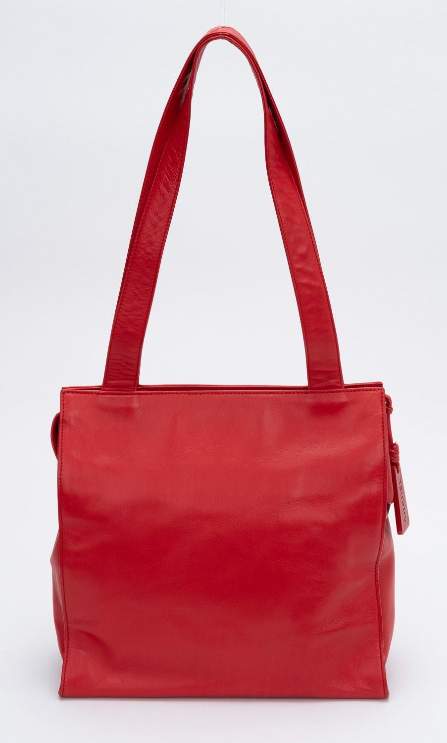 Women's or Men's Chanel Vintage Lambskin Tote Bag Red For Sale
